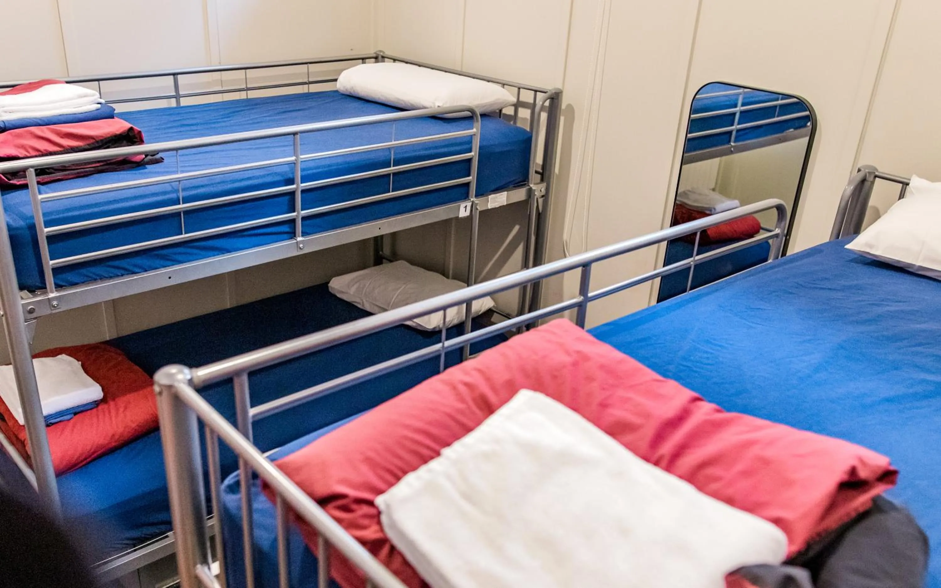 bunk bed, Bed in The Cambridge Hotel & Backpackers