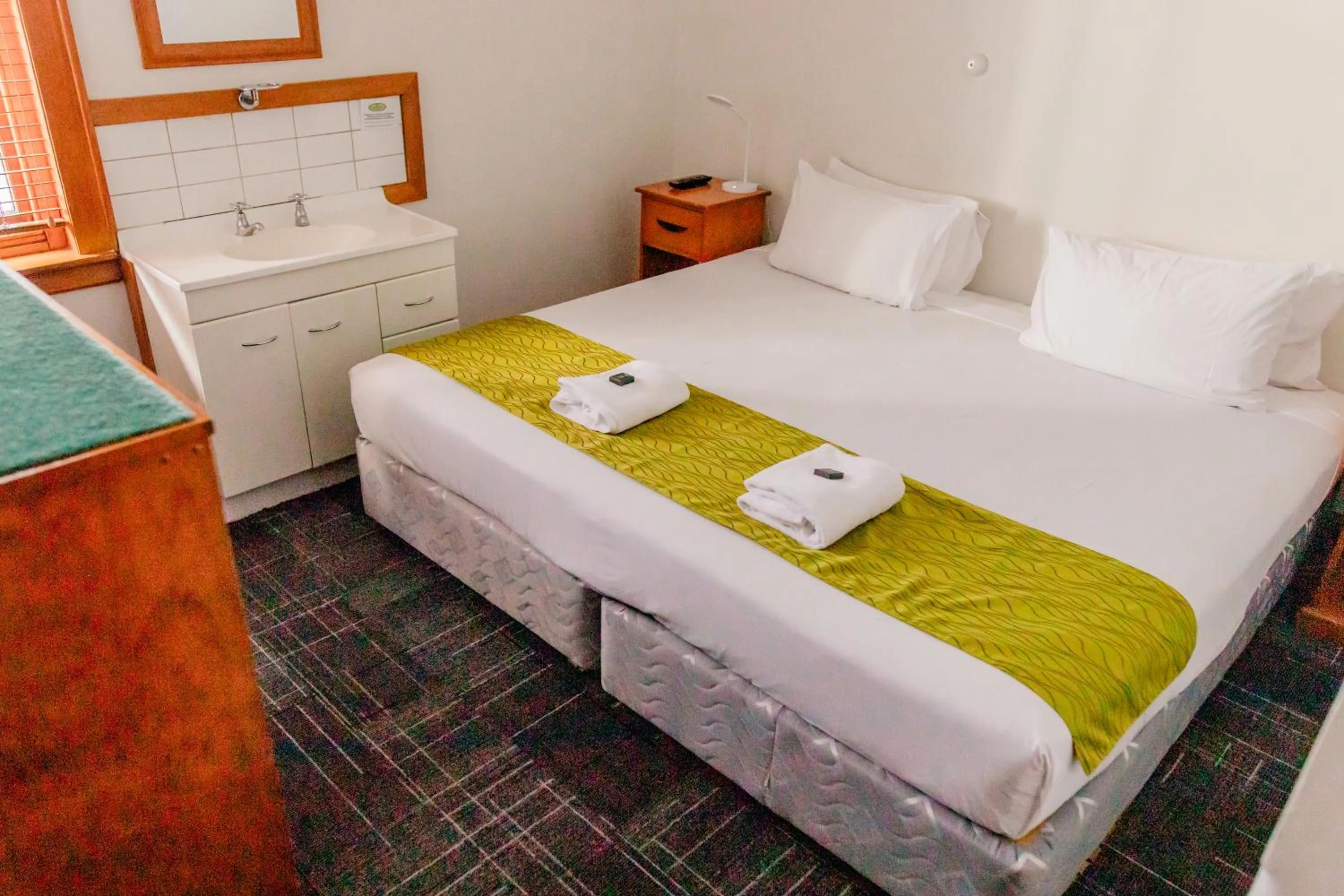 Bed in The Cambridge Hotel & Backpackers