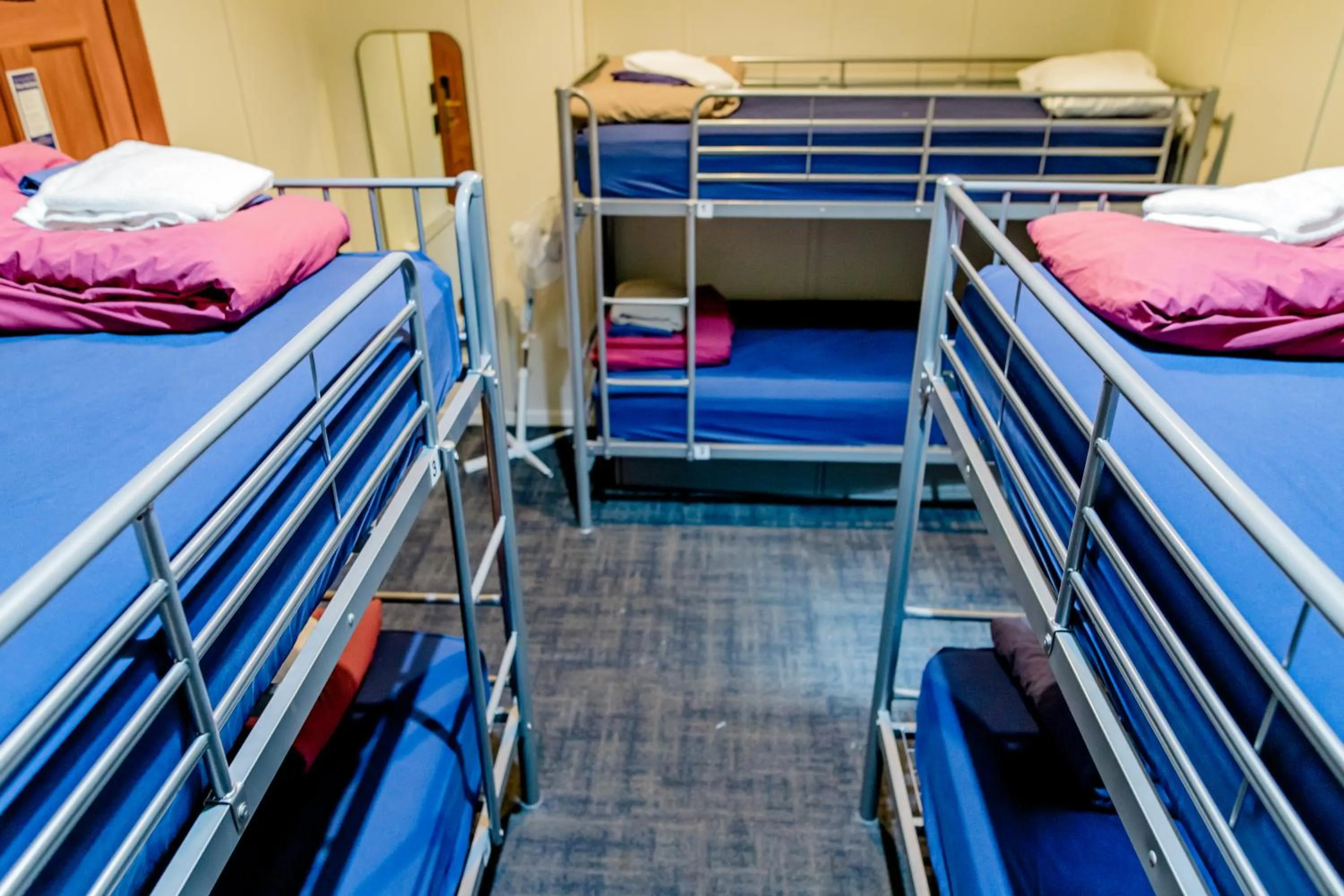 bunk bed, Bed in The Cambridge Hotel & Backpackers