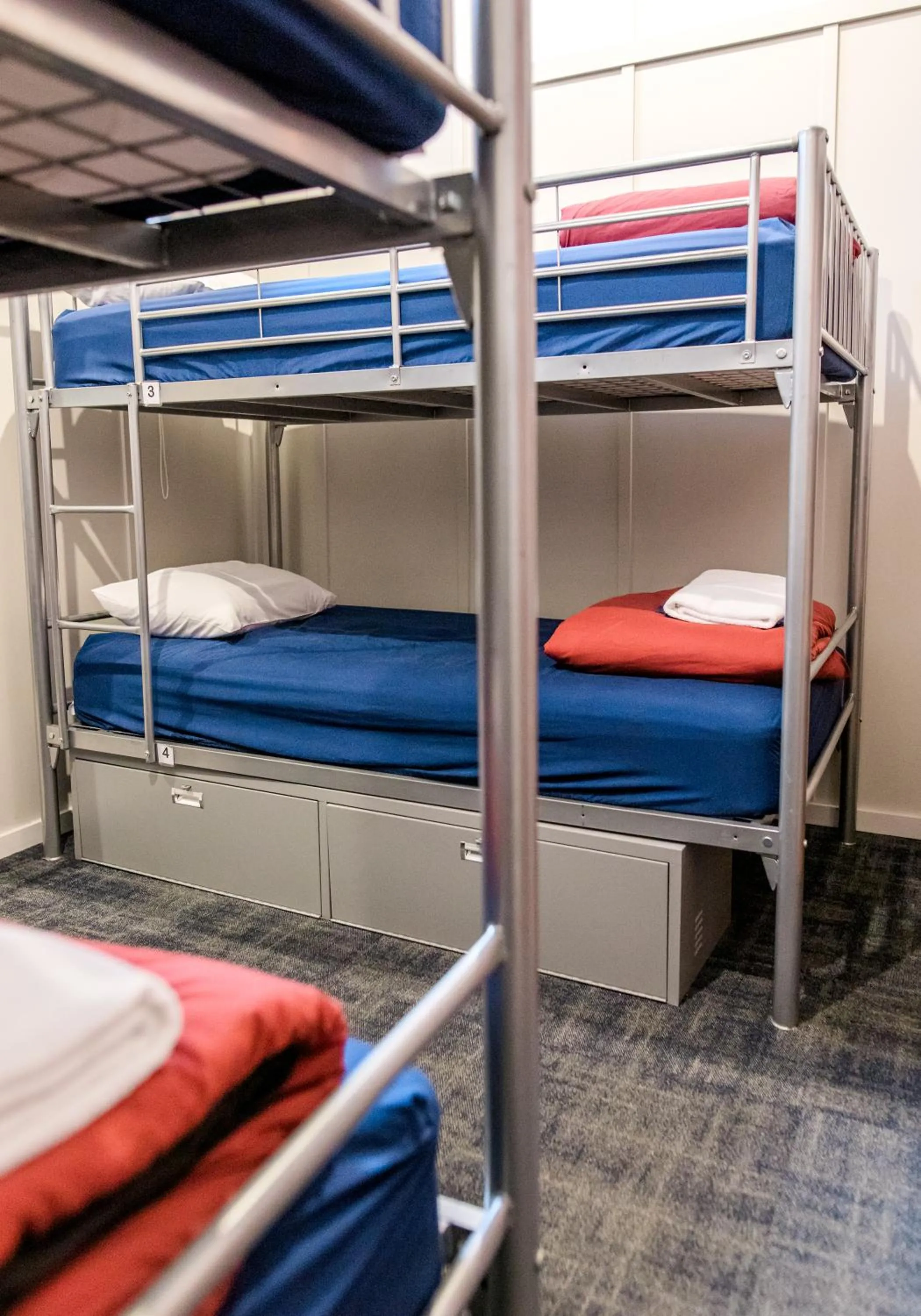 bunk bed, Bed in The Cambridge Hotel & Backpackers