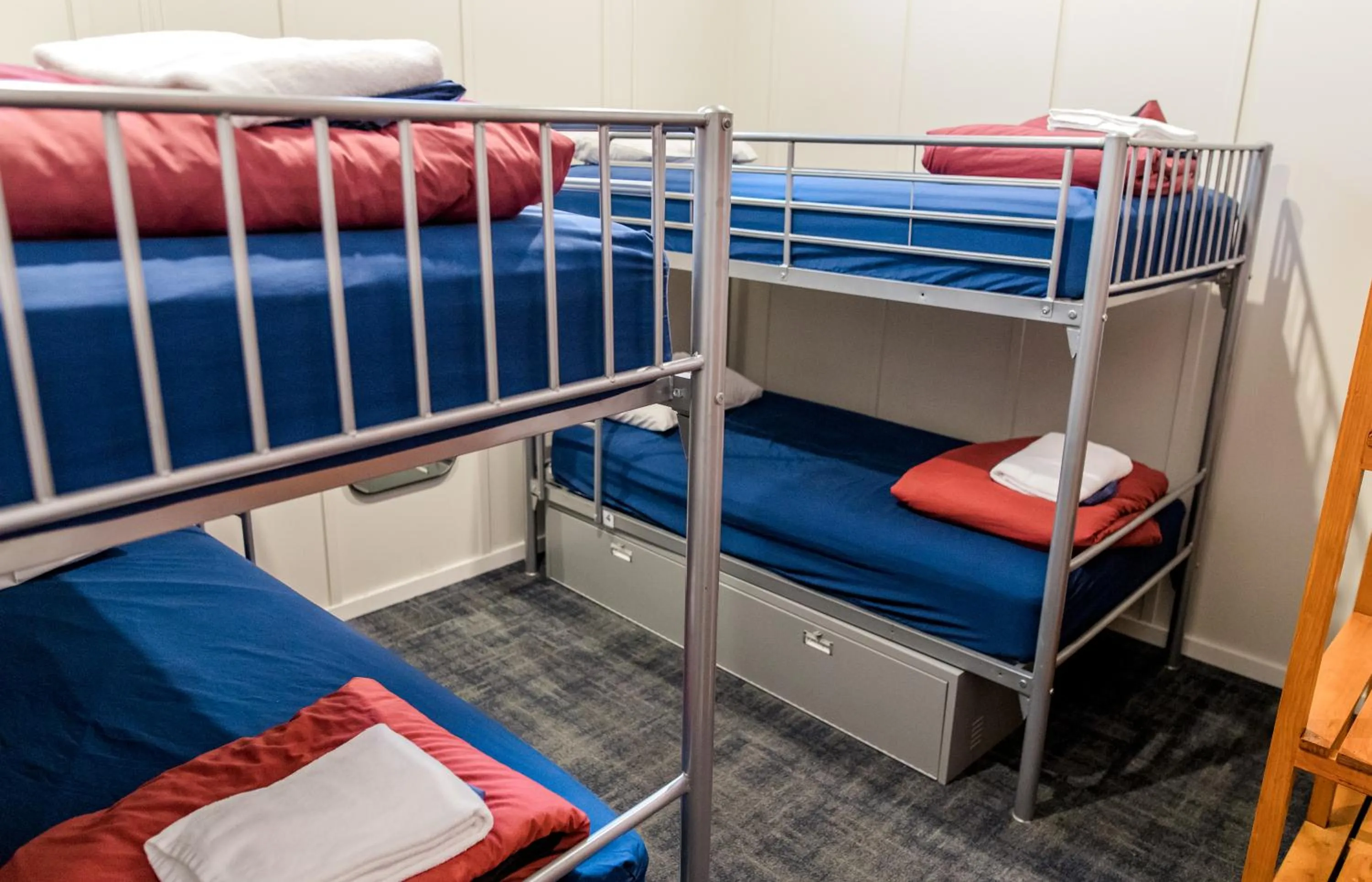 bunk bed, Bed in The Cambridge Hotel & Backpackers