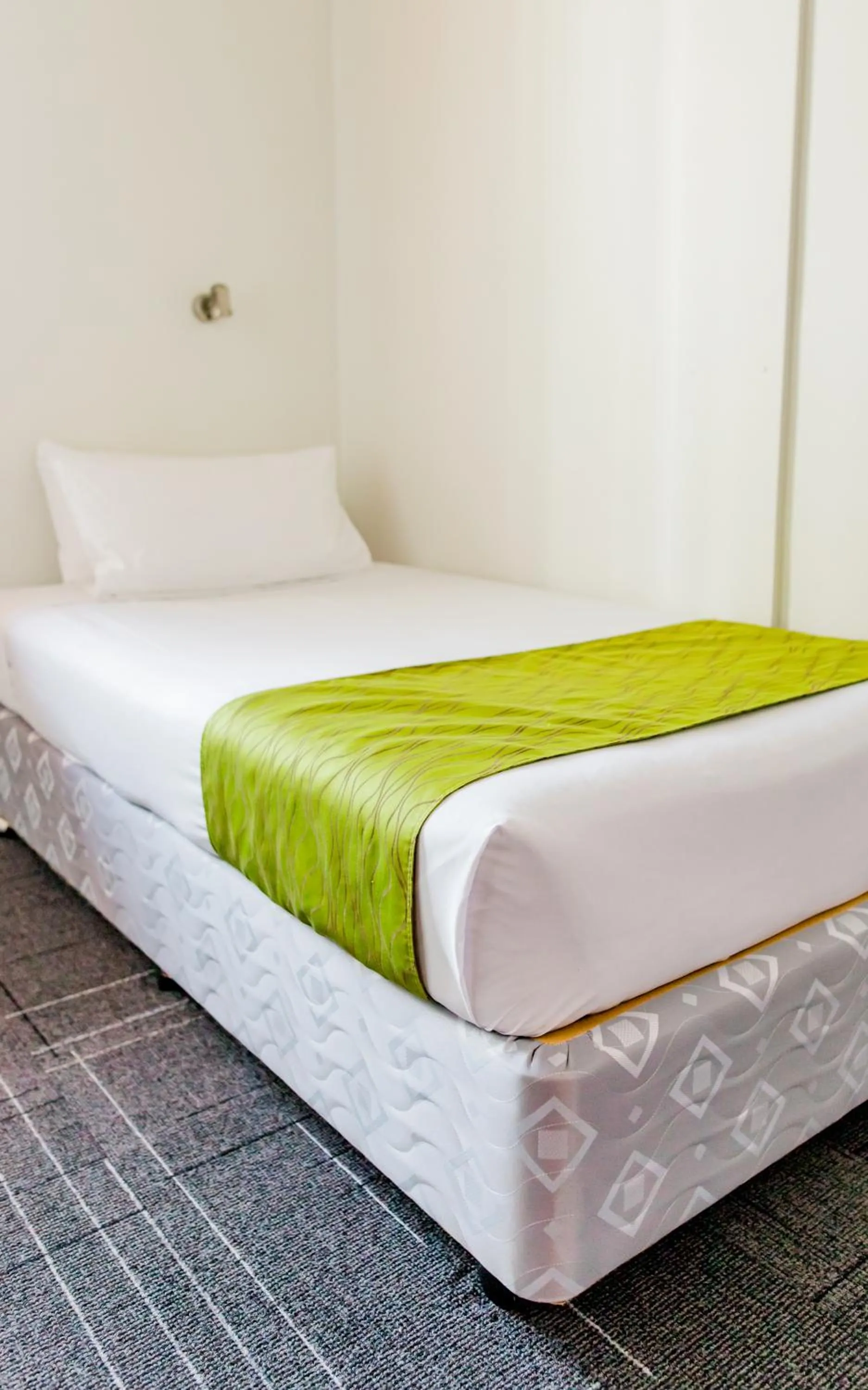 Bed in The Cambridge Hotel & Backpackers