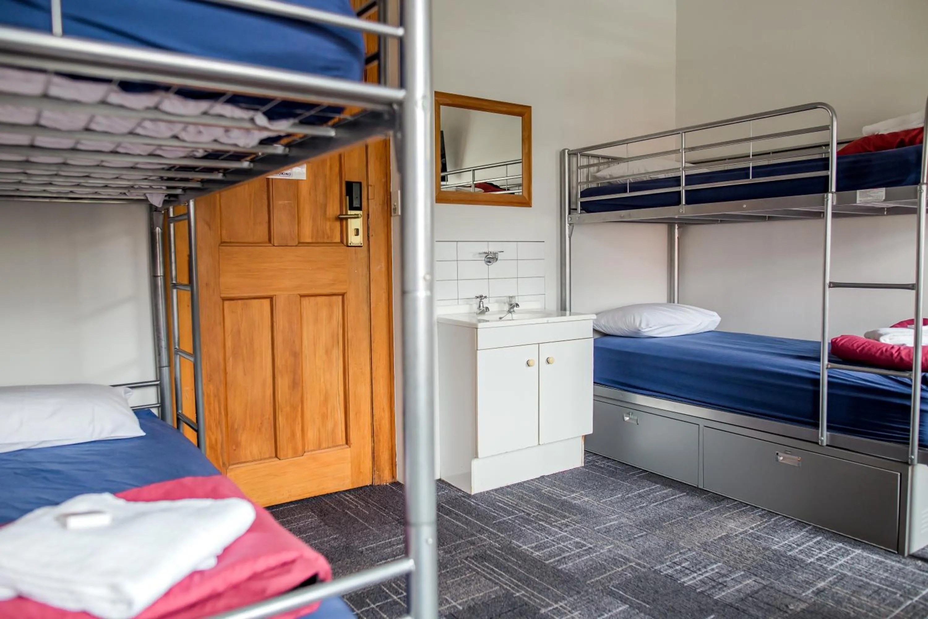 bunk bed, Bed in The Cambridge Hotel & Backpackers