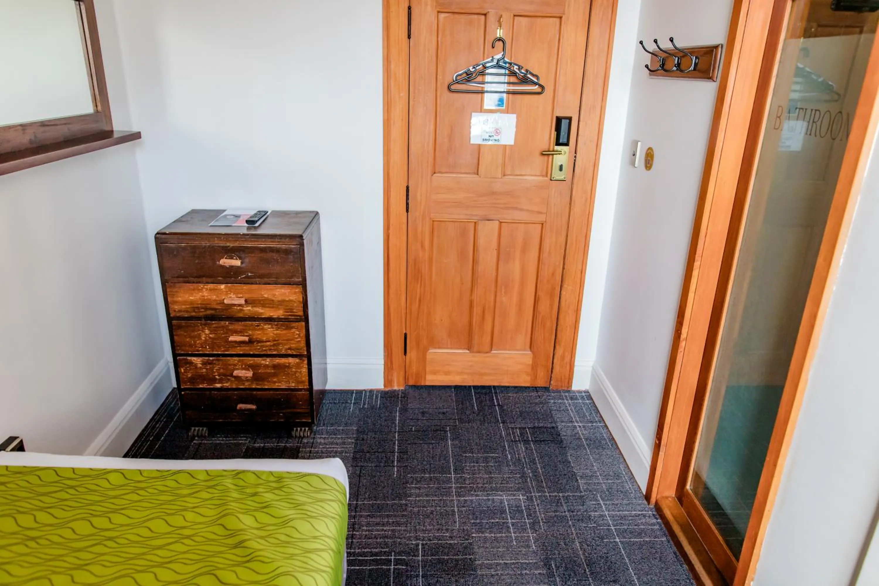 Bedroom in The Cambridge Hotel & Backpackers