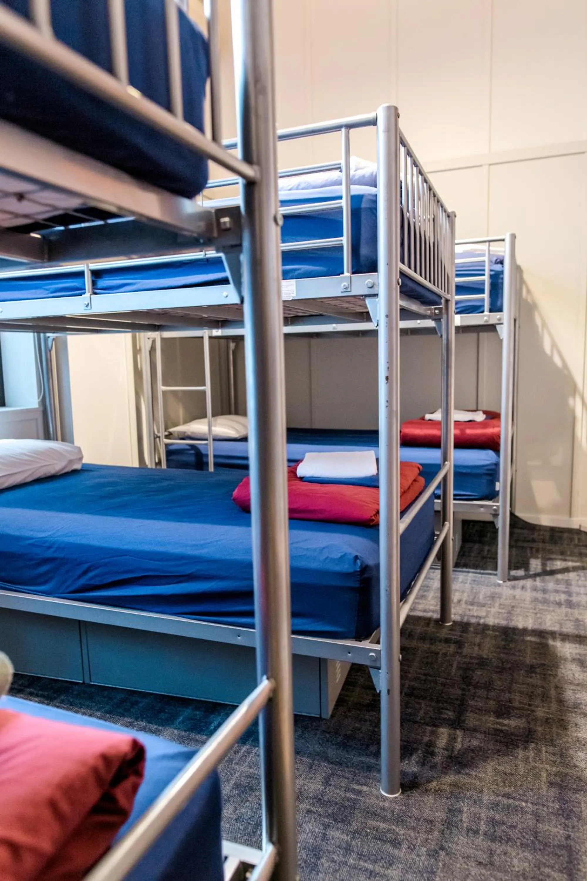 bunk bed, Bed in The Cambridge Hotel & Backpackers