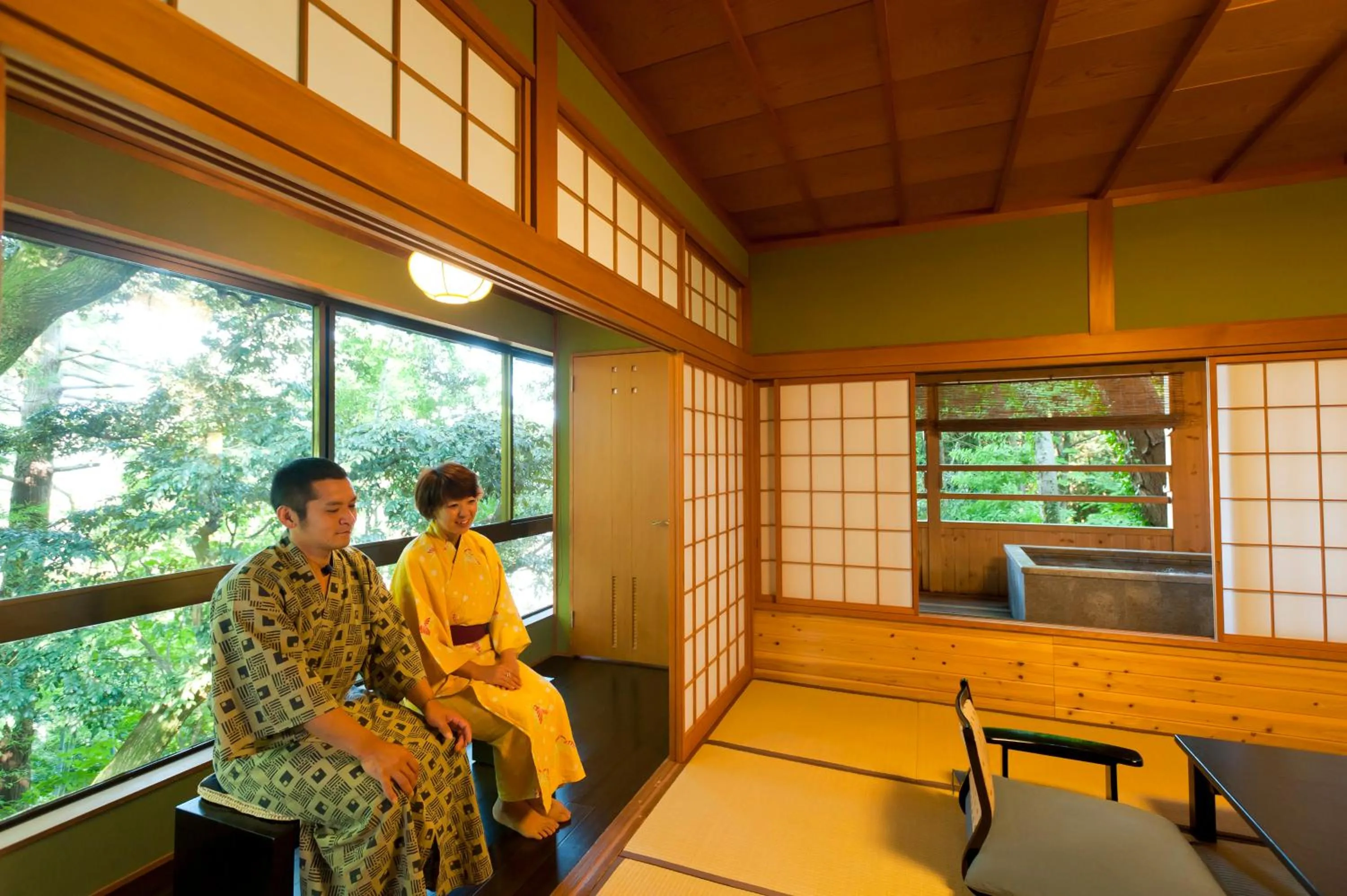 People in Yoshidaya Sannoukaku