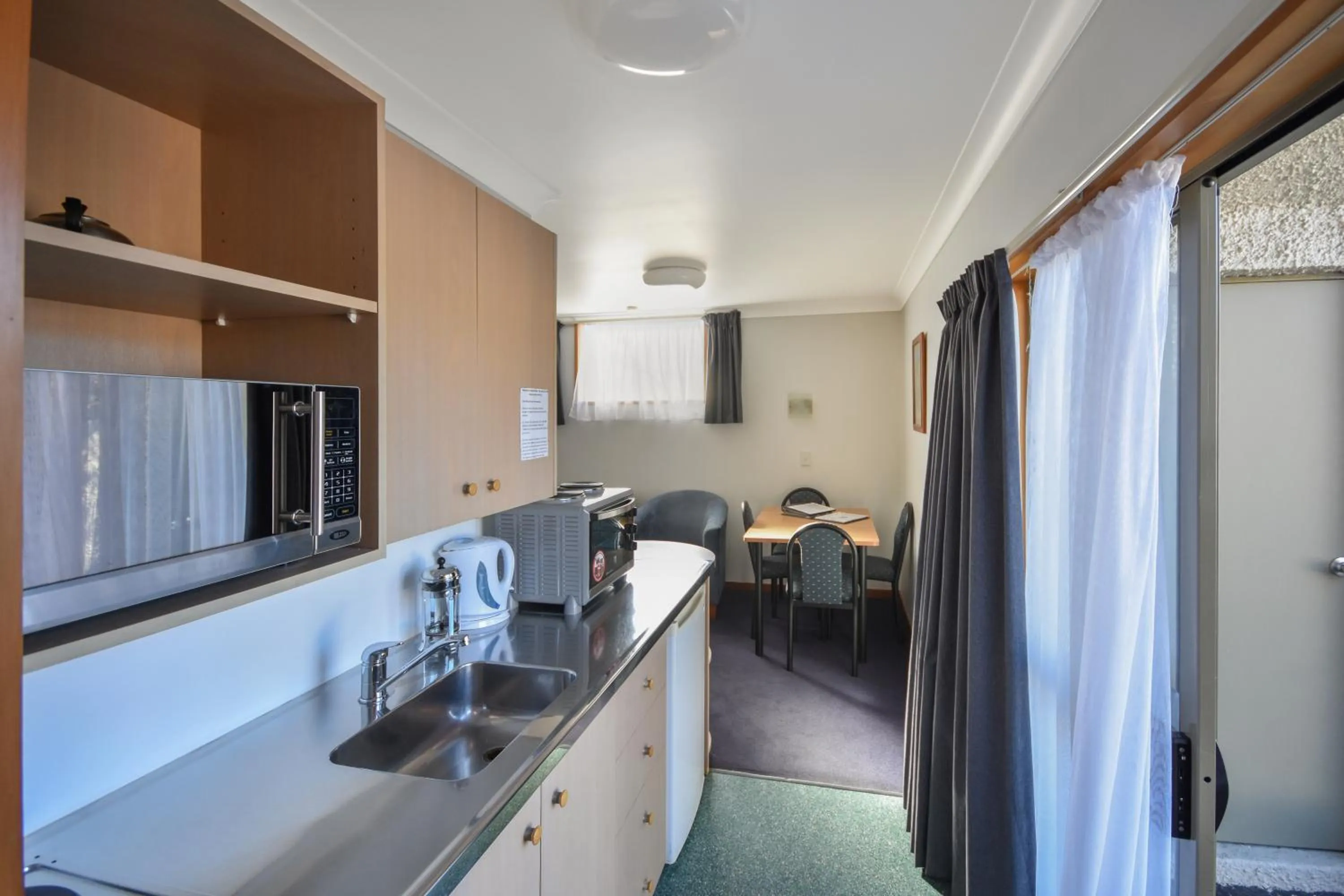 Kitchen or kitchenette in Garden Motel