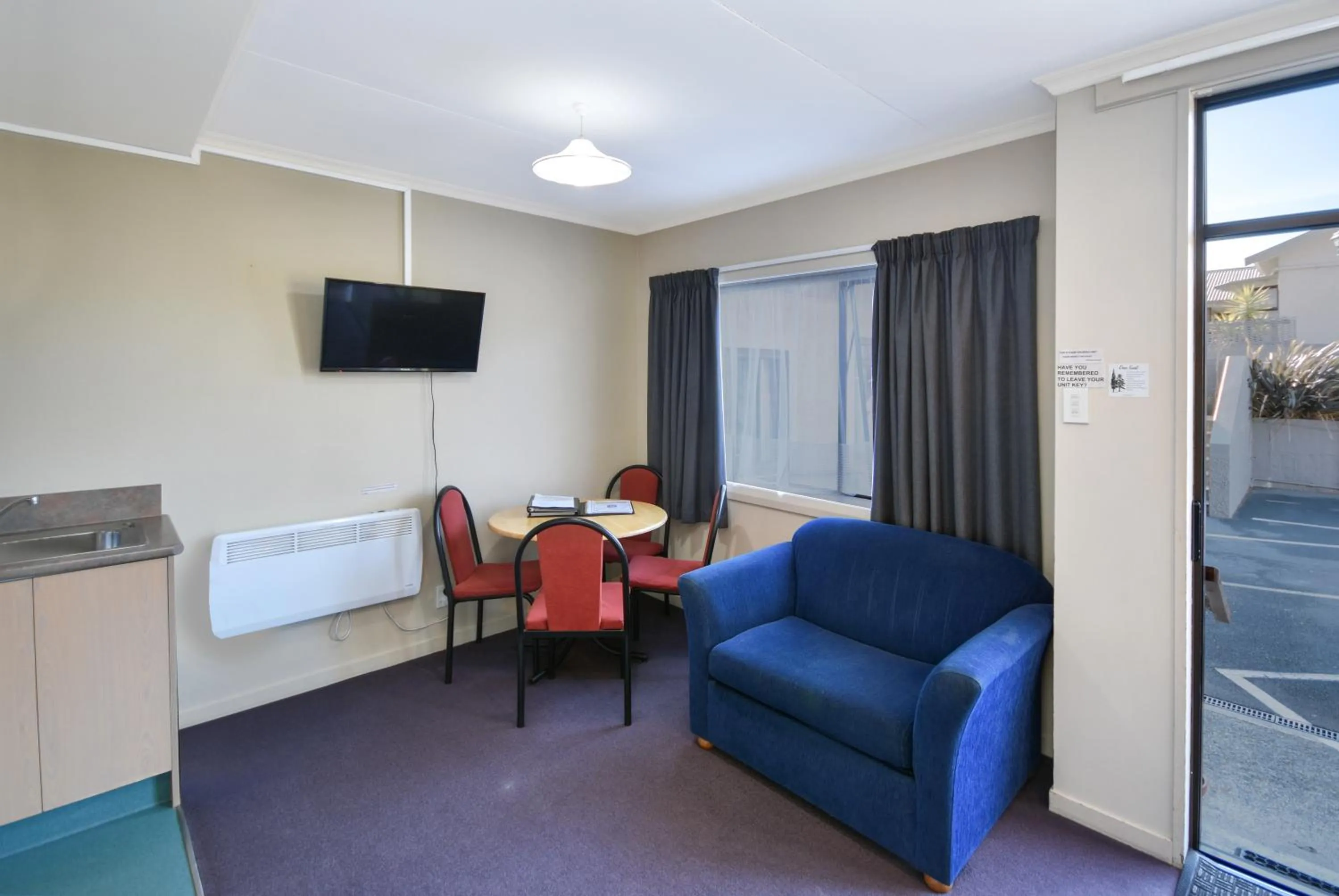 Living room in Garden Motel