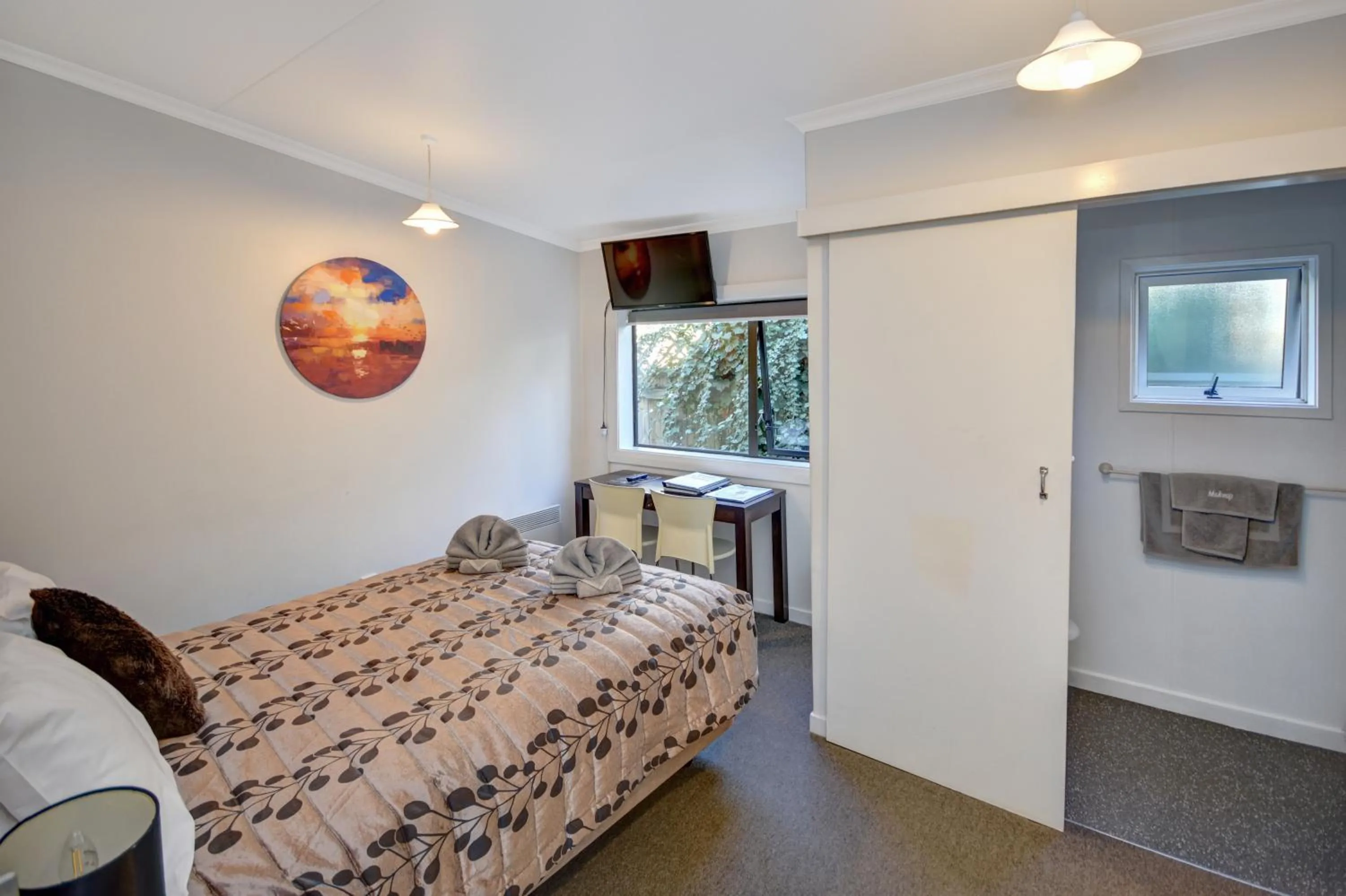 Bedroom, Bed in Garden Motel