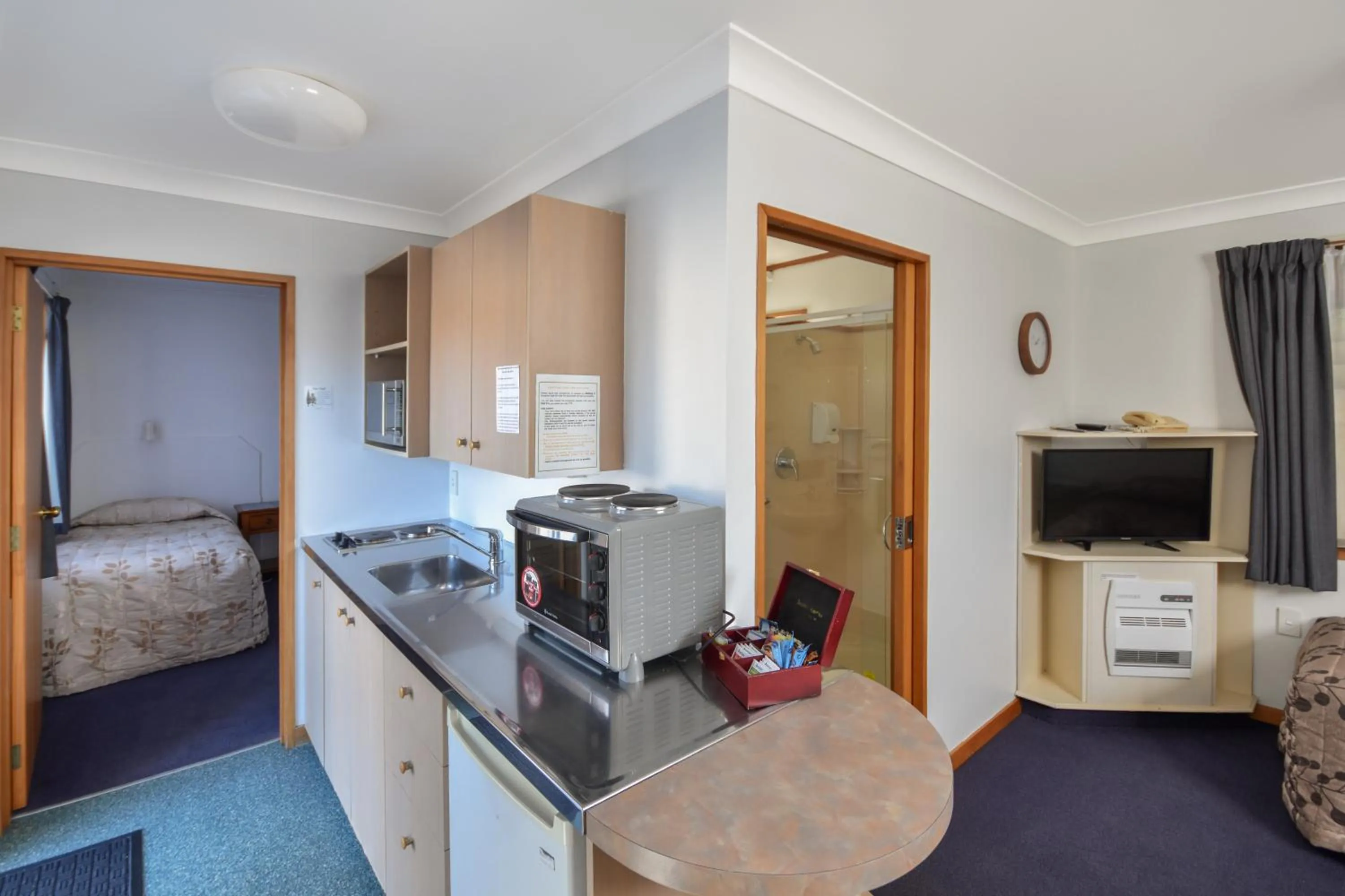 Kitchen or kitchenette in Garden Motel