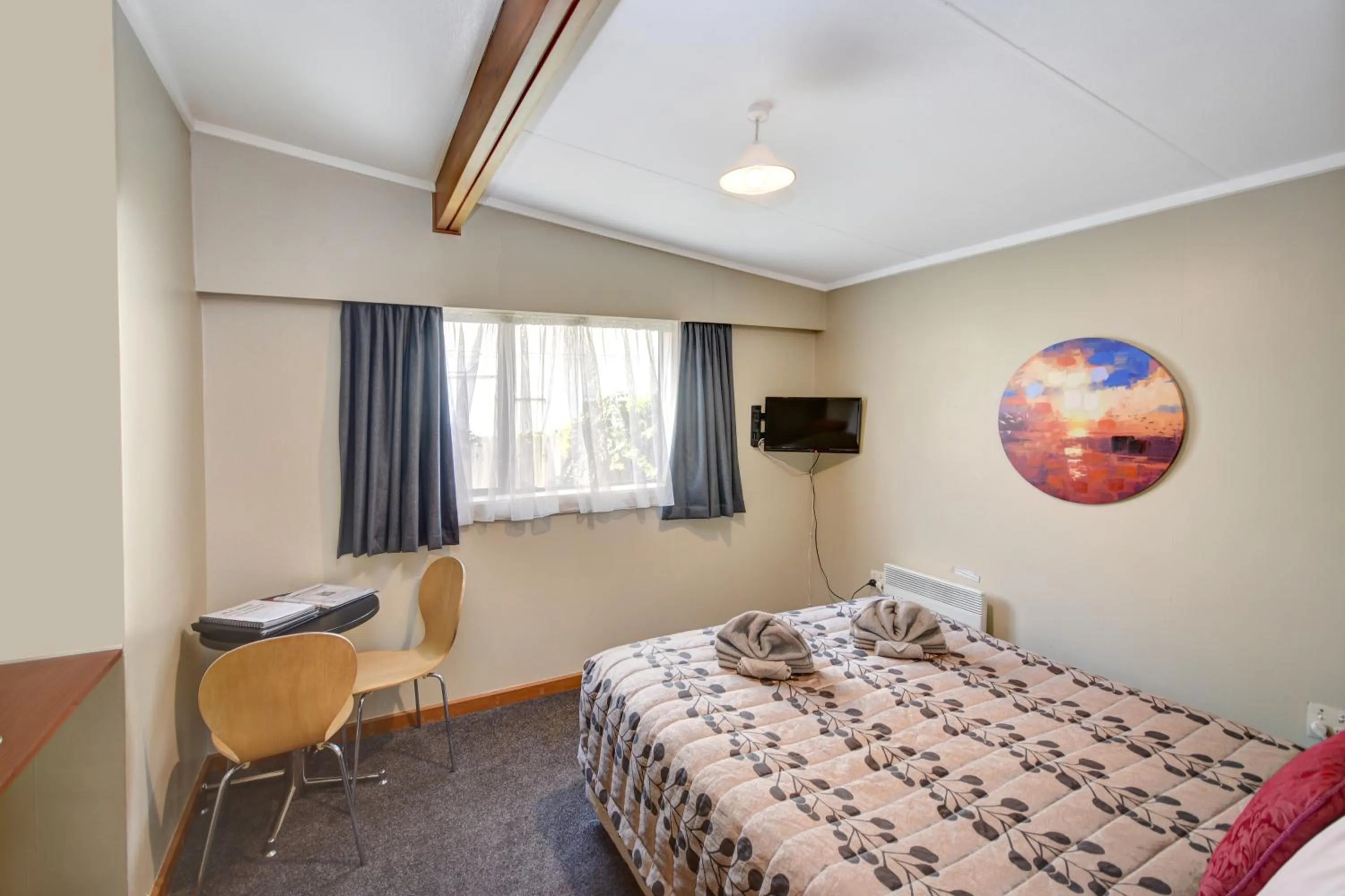 Bedroom, Bed in Garden Motel