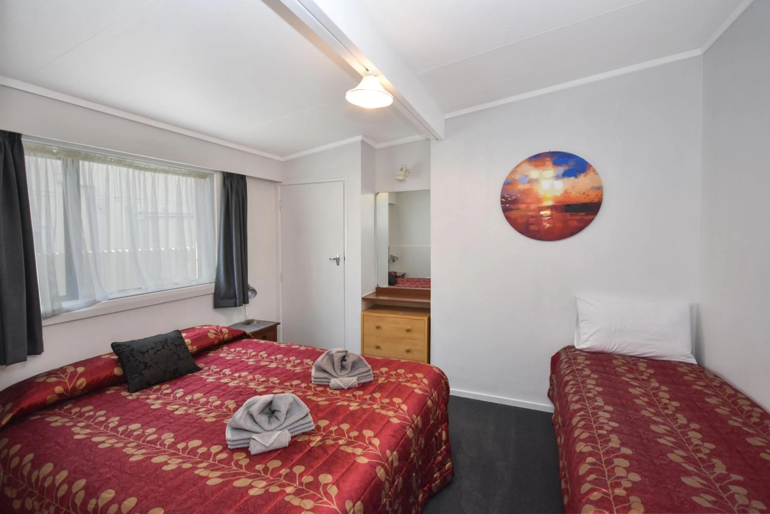 Bedroom, Bed in Garden Motel