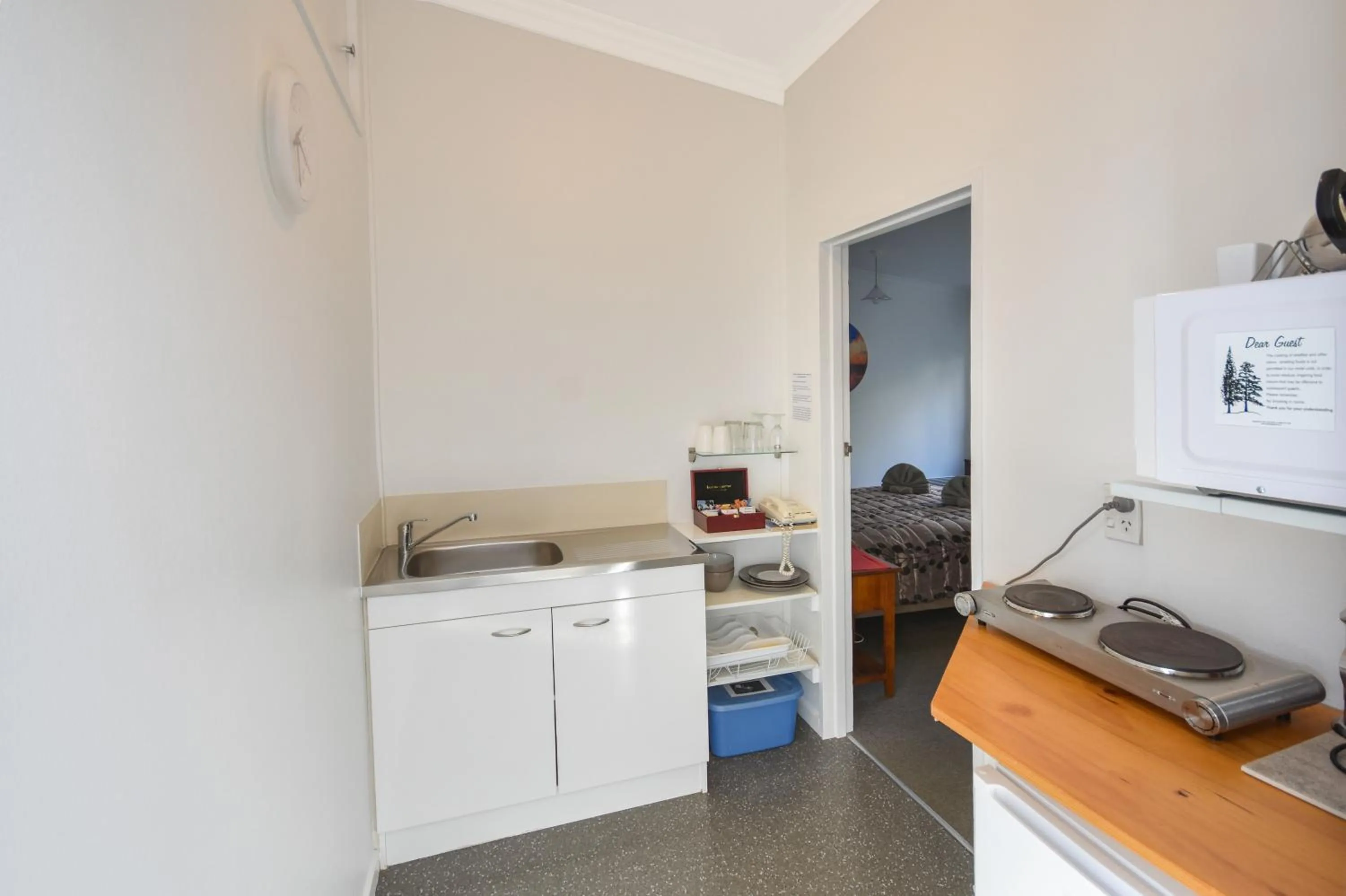 Kitchen or kitchenette in Garden Motel