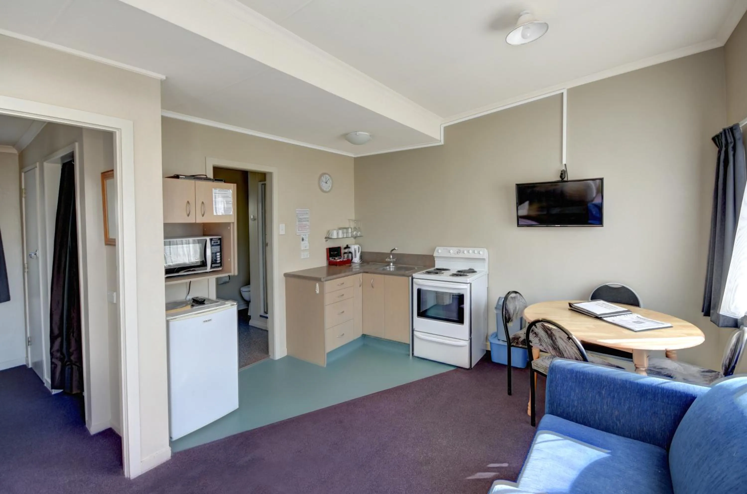 Kitchen or kitchenette in Garden Motel