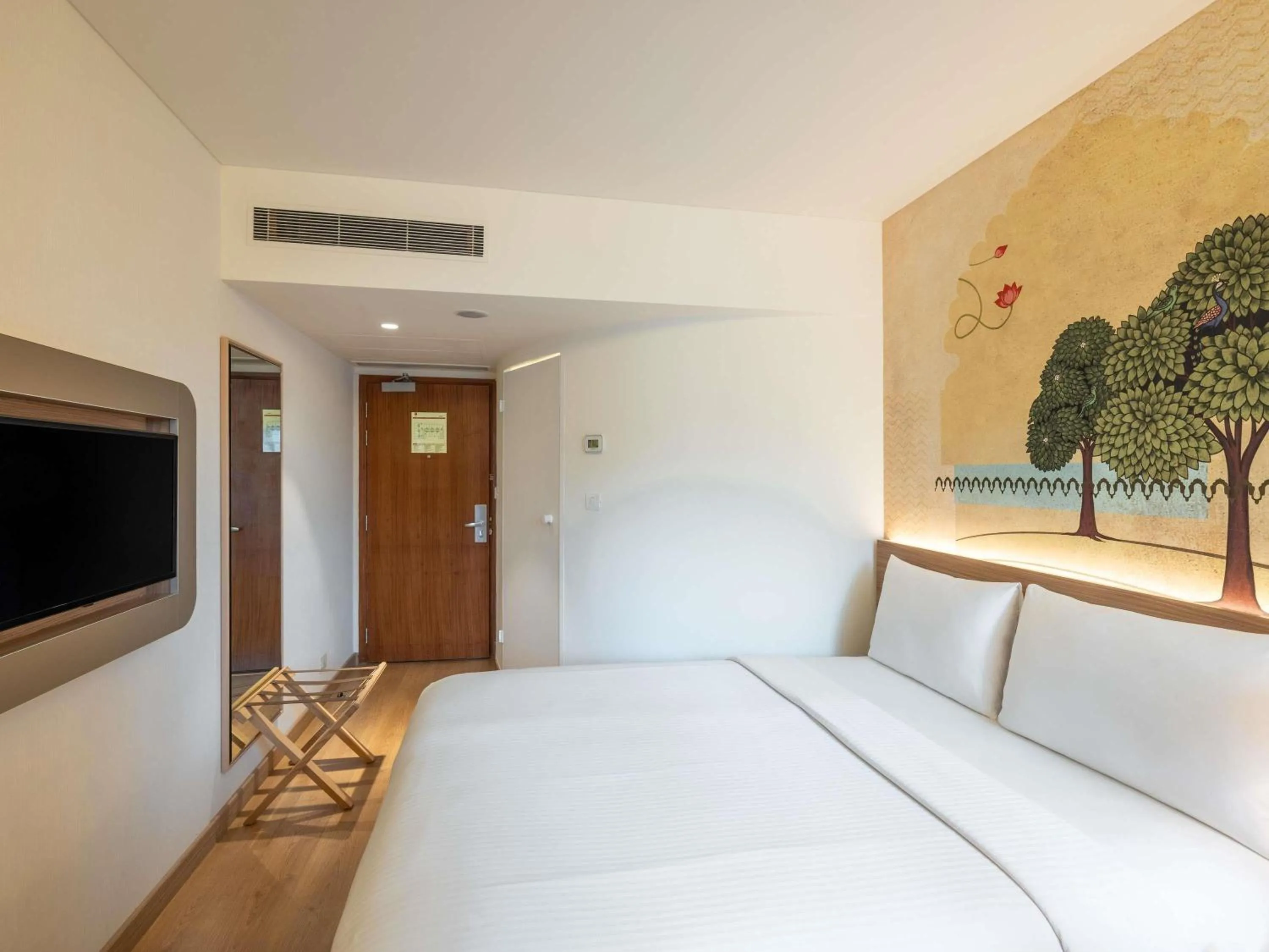 Bedroom, Bed in ibis Mumbai Airport - An Accor Brand