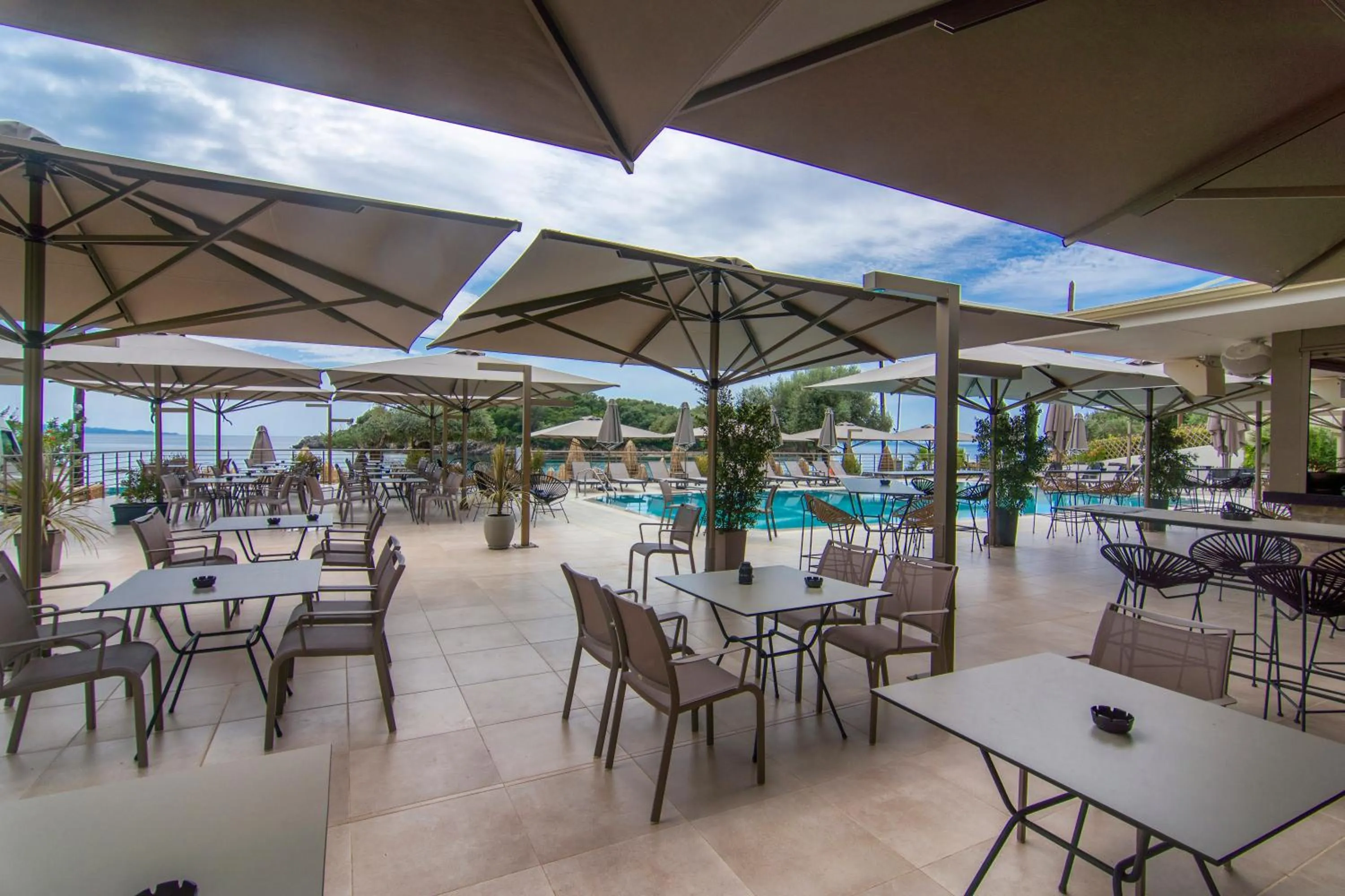 Restaurant/places to eat in Prima Vista Beachfront Boutique Hotel