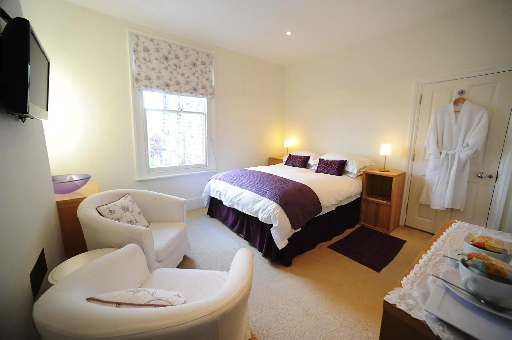 Photo of the whole room, Bed in The Lilac Door