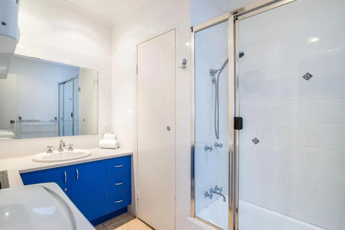 Bathroom in Sunseeker Holiday Apartments