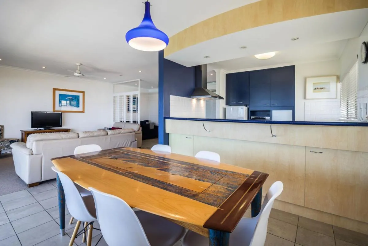 Kitchen or kitchenette in Sunseeker Holiday Apartments