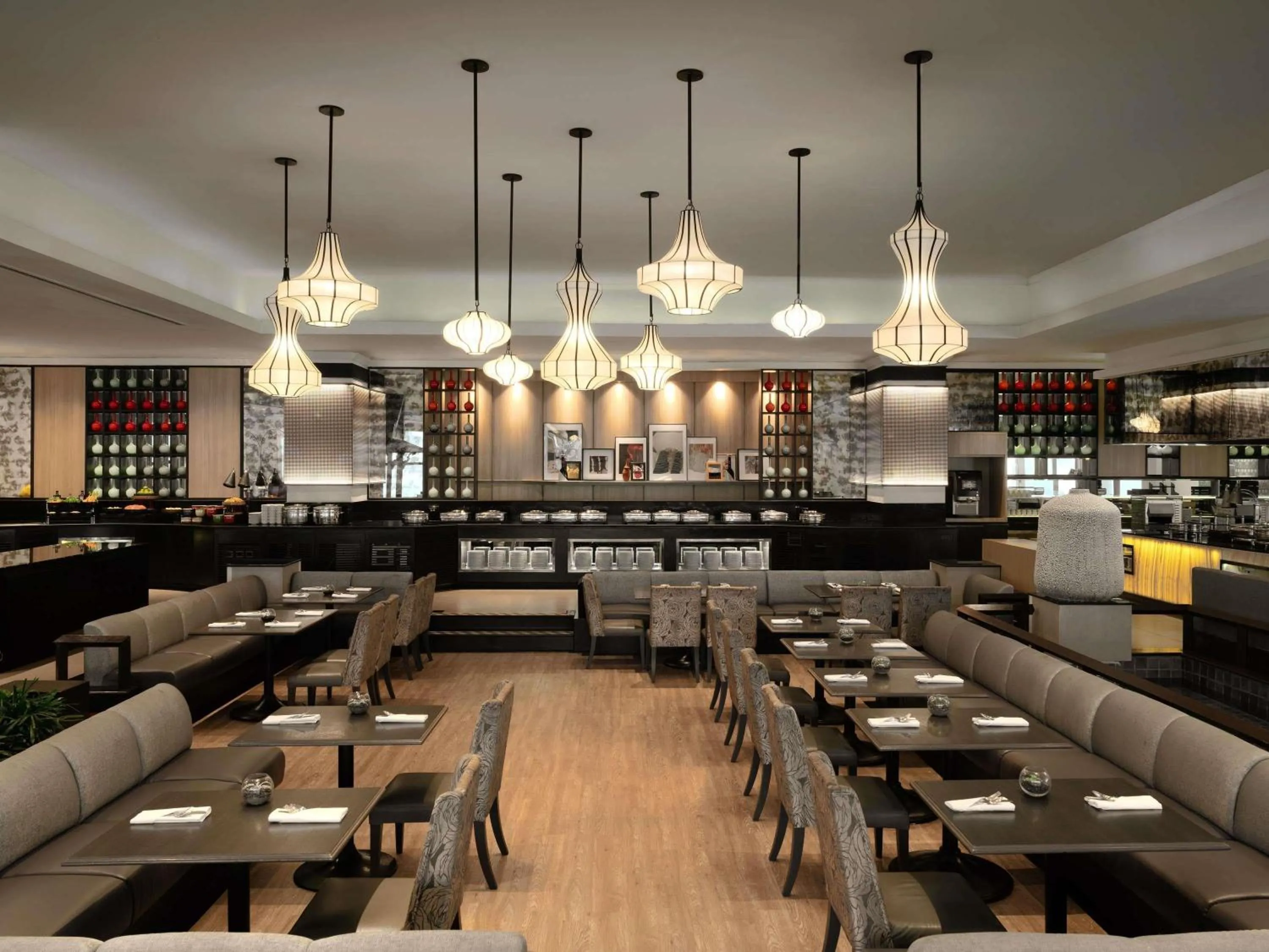 Restaurant/places to eat in Grand Mercure Bangkok Atrium