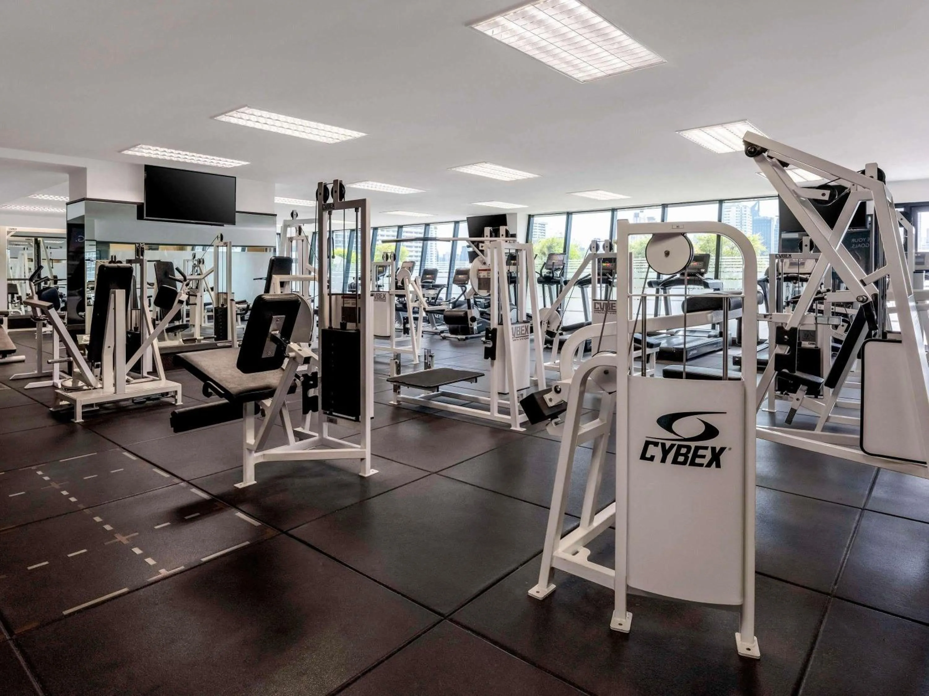 Fitness centre/facilities in Grand Mercure Bangkok Atrium