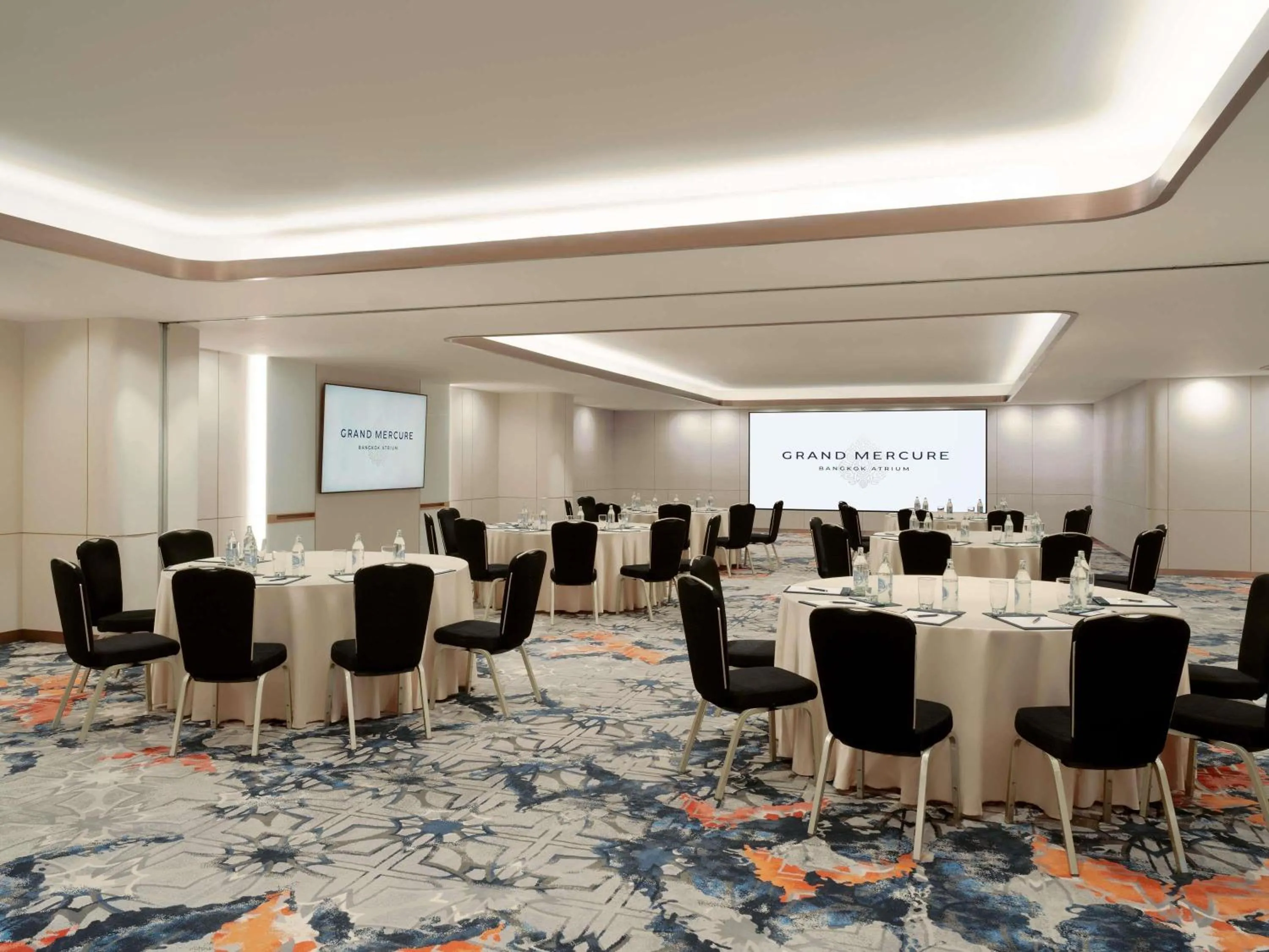 Meeting/conference room in Grand Mercure Bangkok Atrium