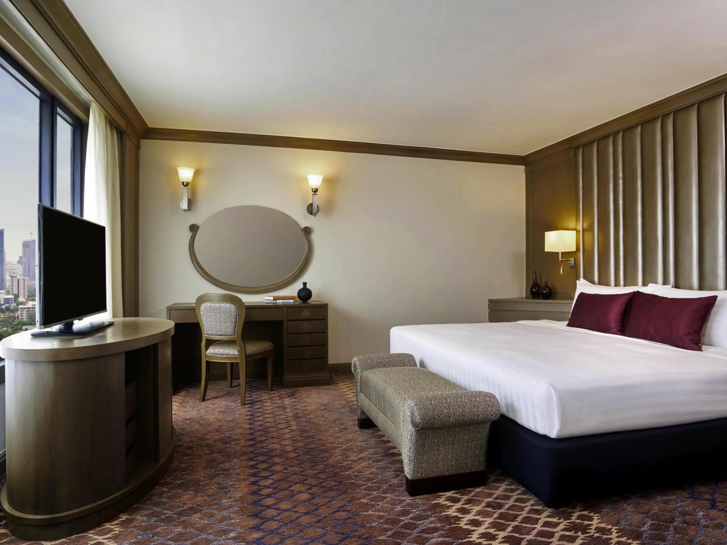 EXECUTIVE SUITE King Bed - Executive Lounge access, 20% off on Food and Beverages in Grand Mercure Bangkok Atrium