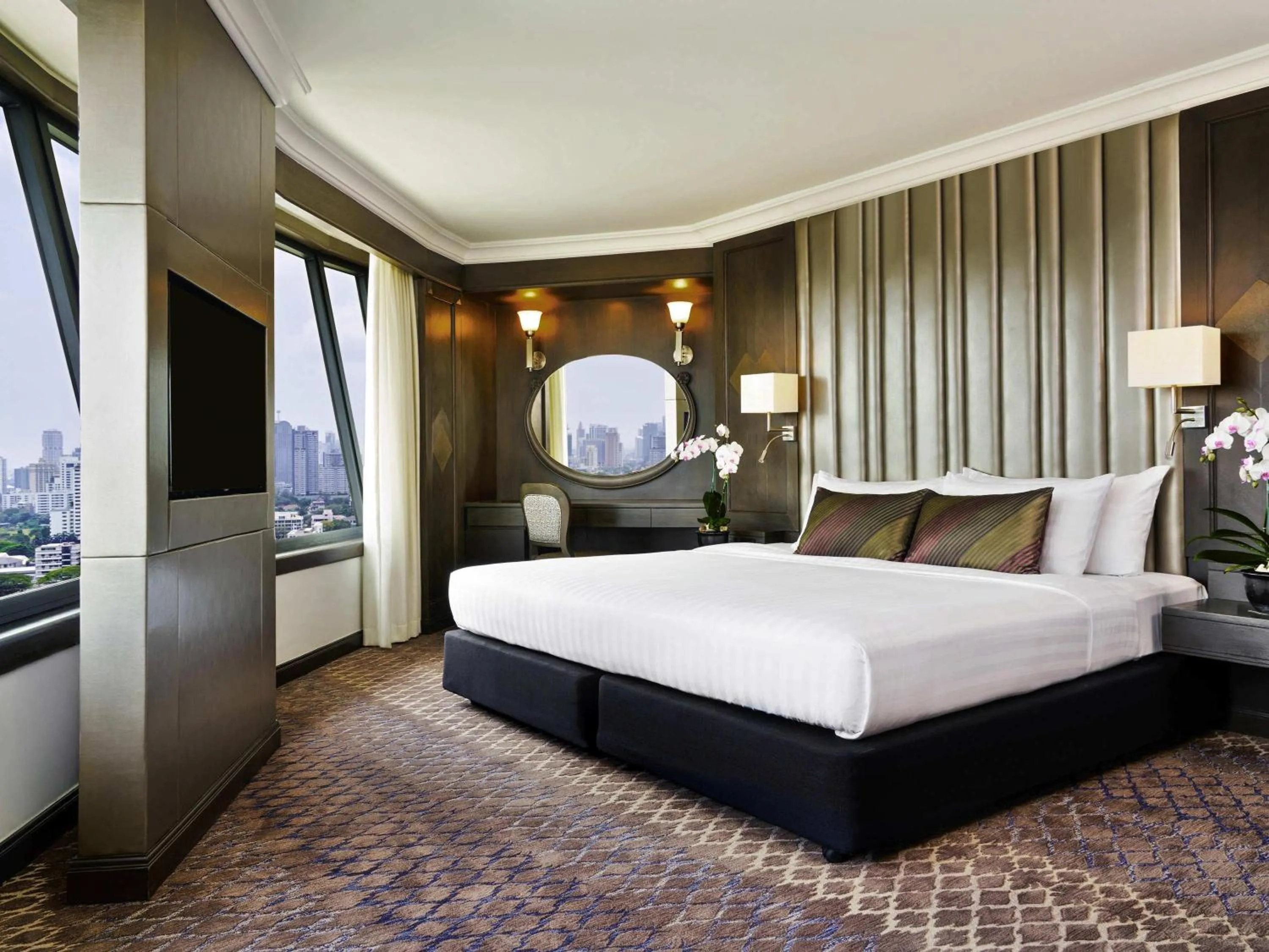 Bedroom, Bed in Grand Mercure Bangkok Atrium