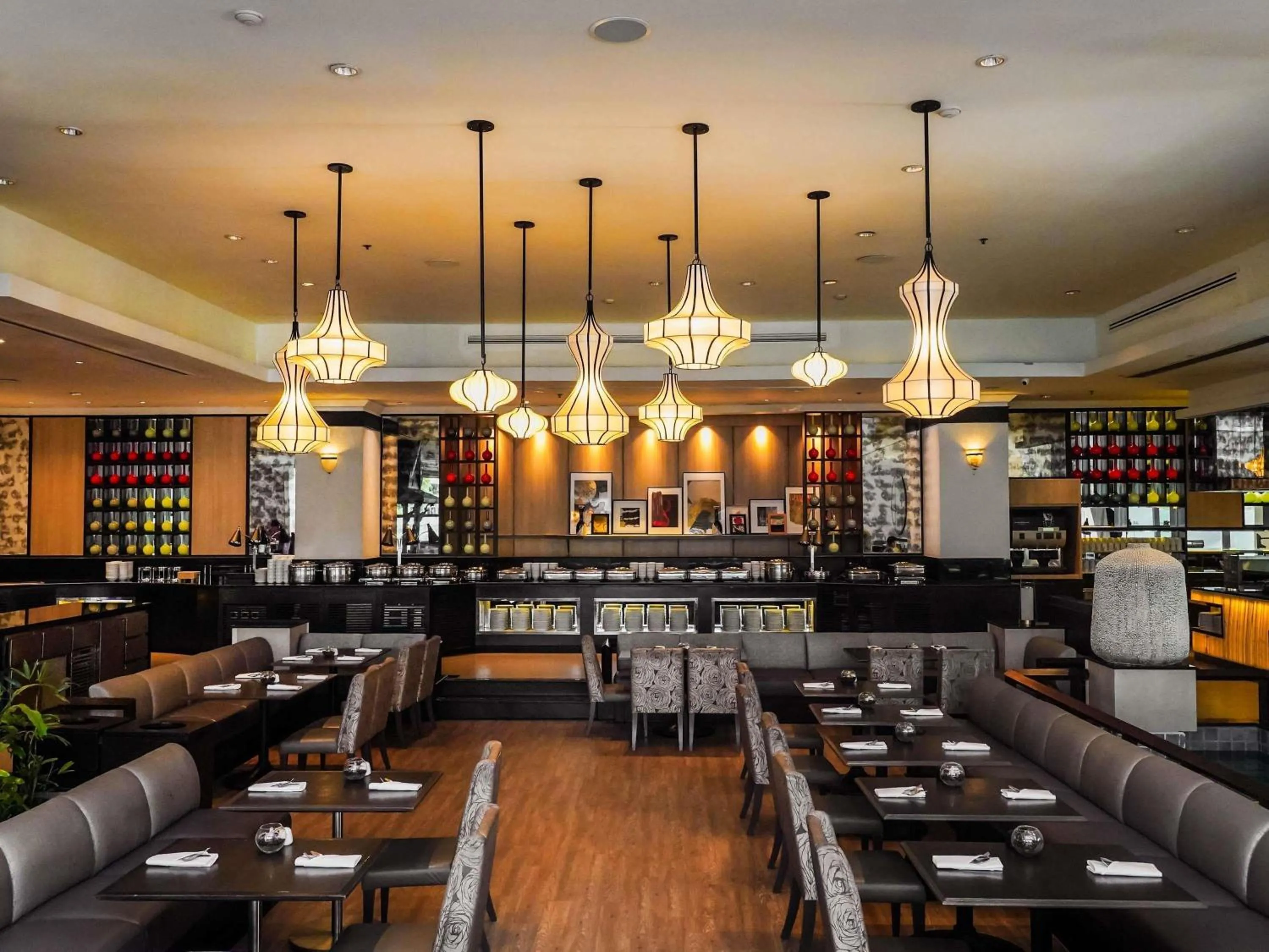 Restaurant/places to eat in Grand Mercure Bangkok Atrium