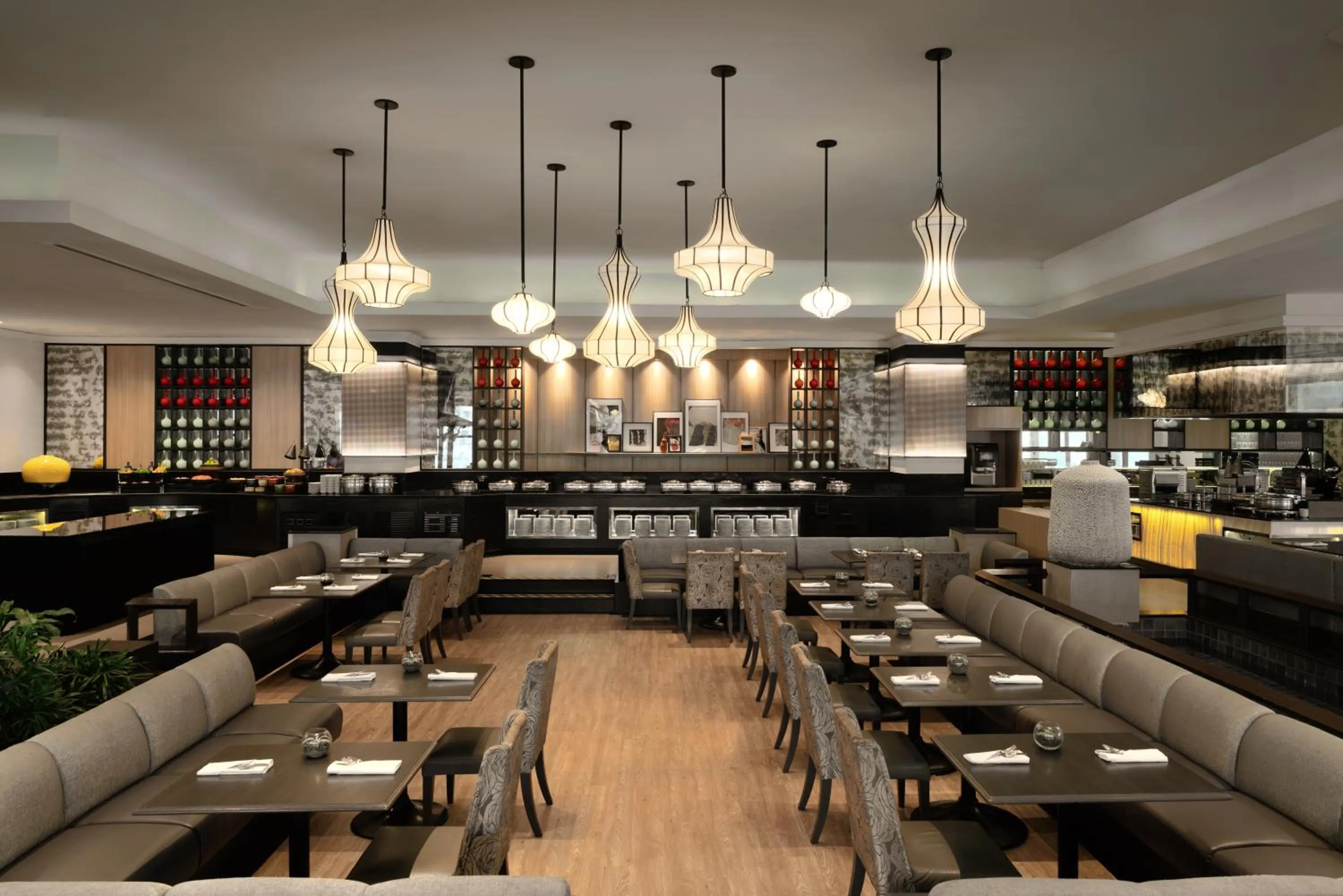 Restaurant/places to eat in Grand Mercure Bangkok Atrium