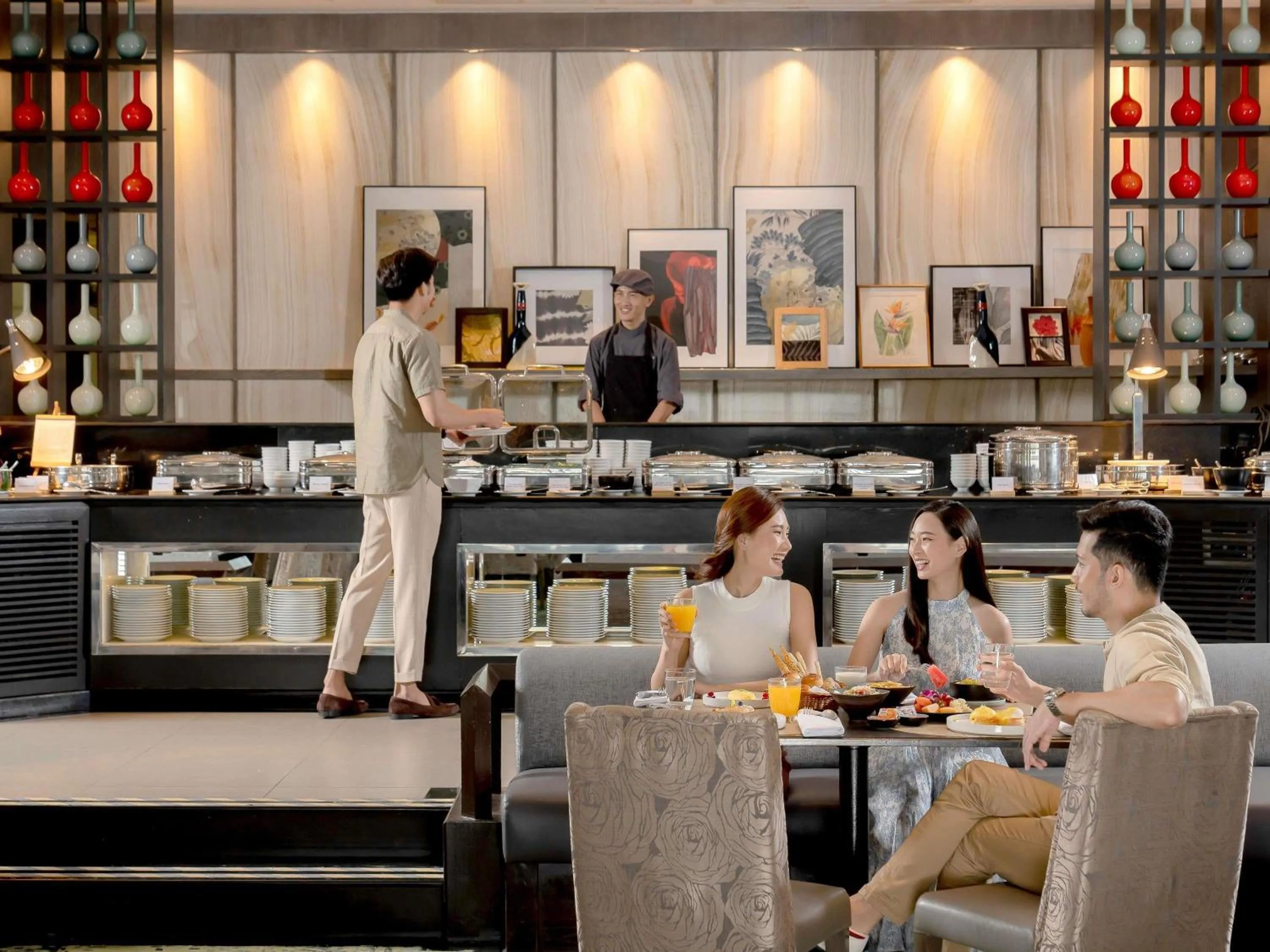 Restaurant/places to eat in Grand Mercure Bangkok Atrium