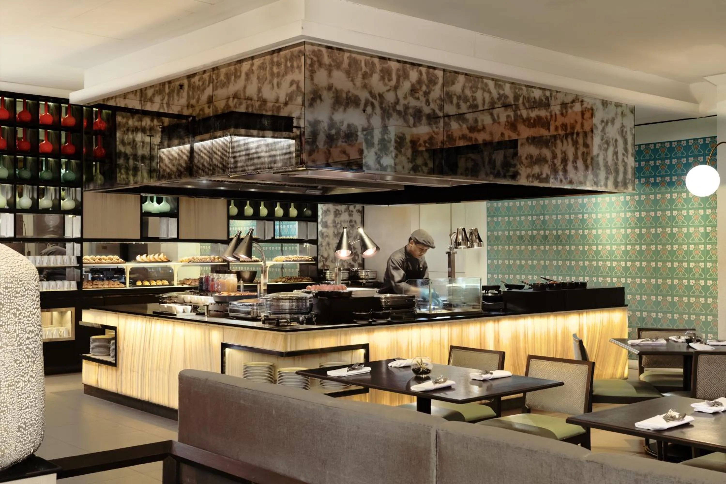 Restaurant/places to eat in Grand Mercure Bangkok Atrium