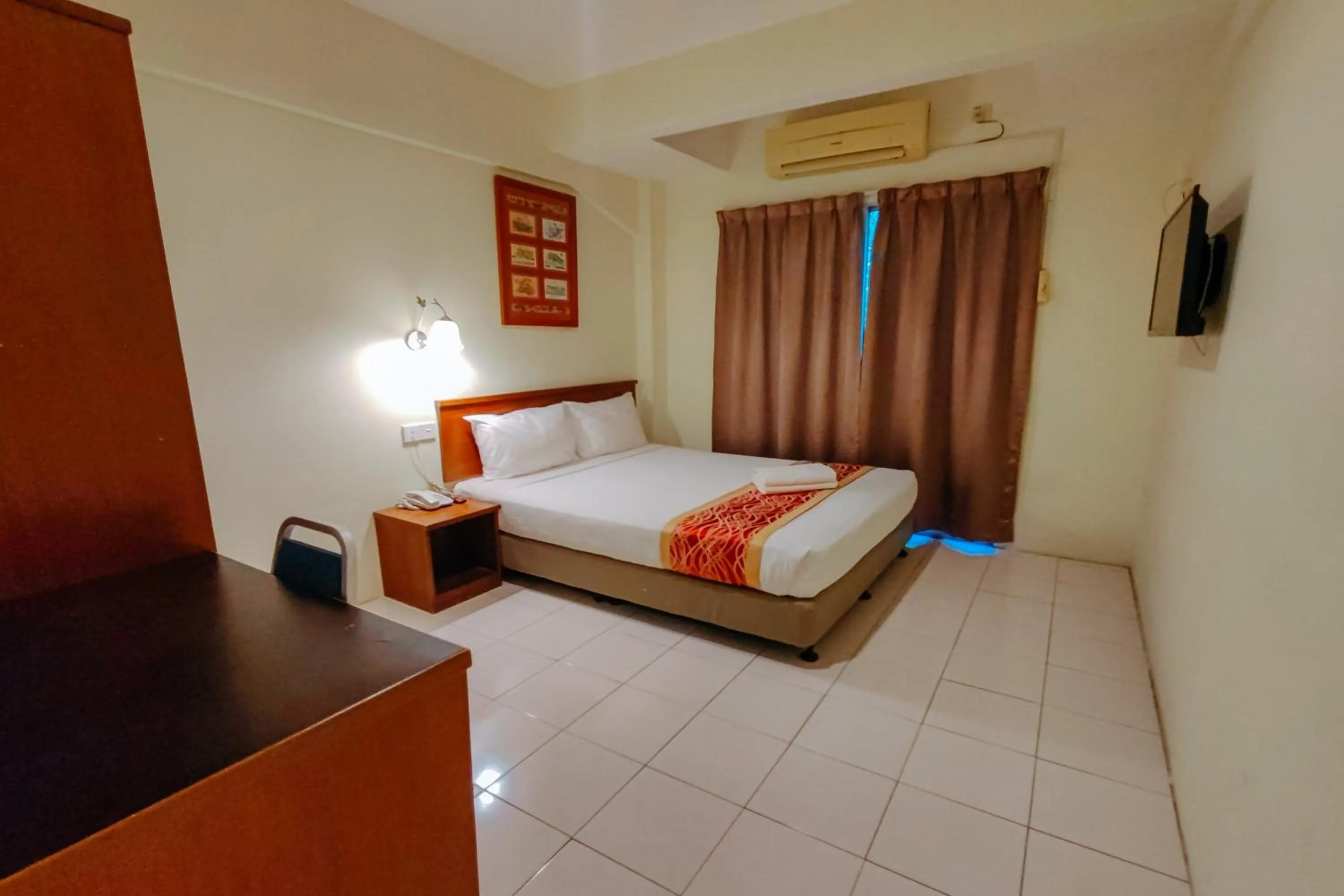 Bedroom, Bed in Virgo Batik Resort Teluk Batik Lumut