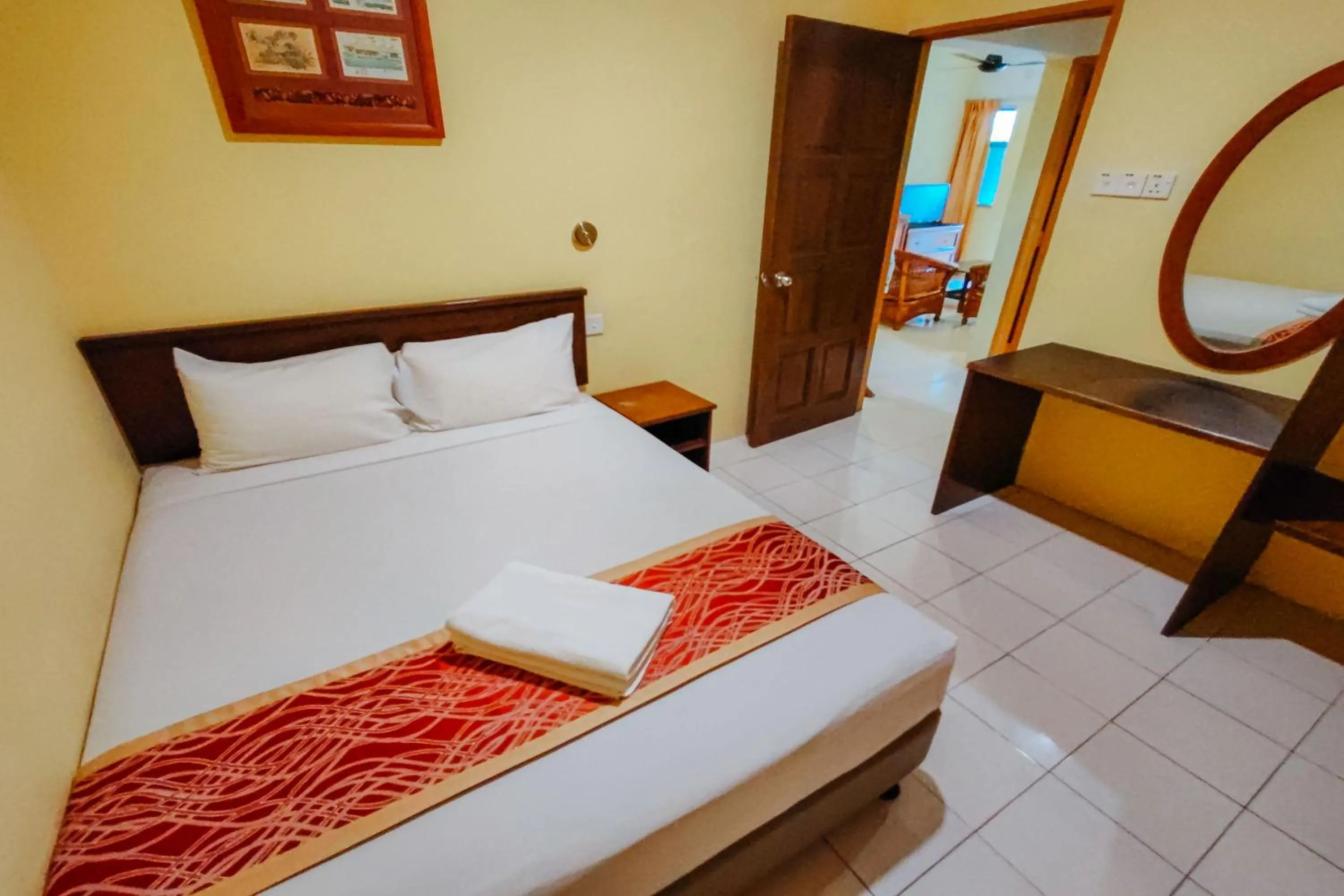 Bedroom, Bed in Virgo Batik Resort Teluk Batik Lumut