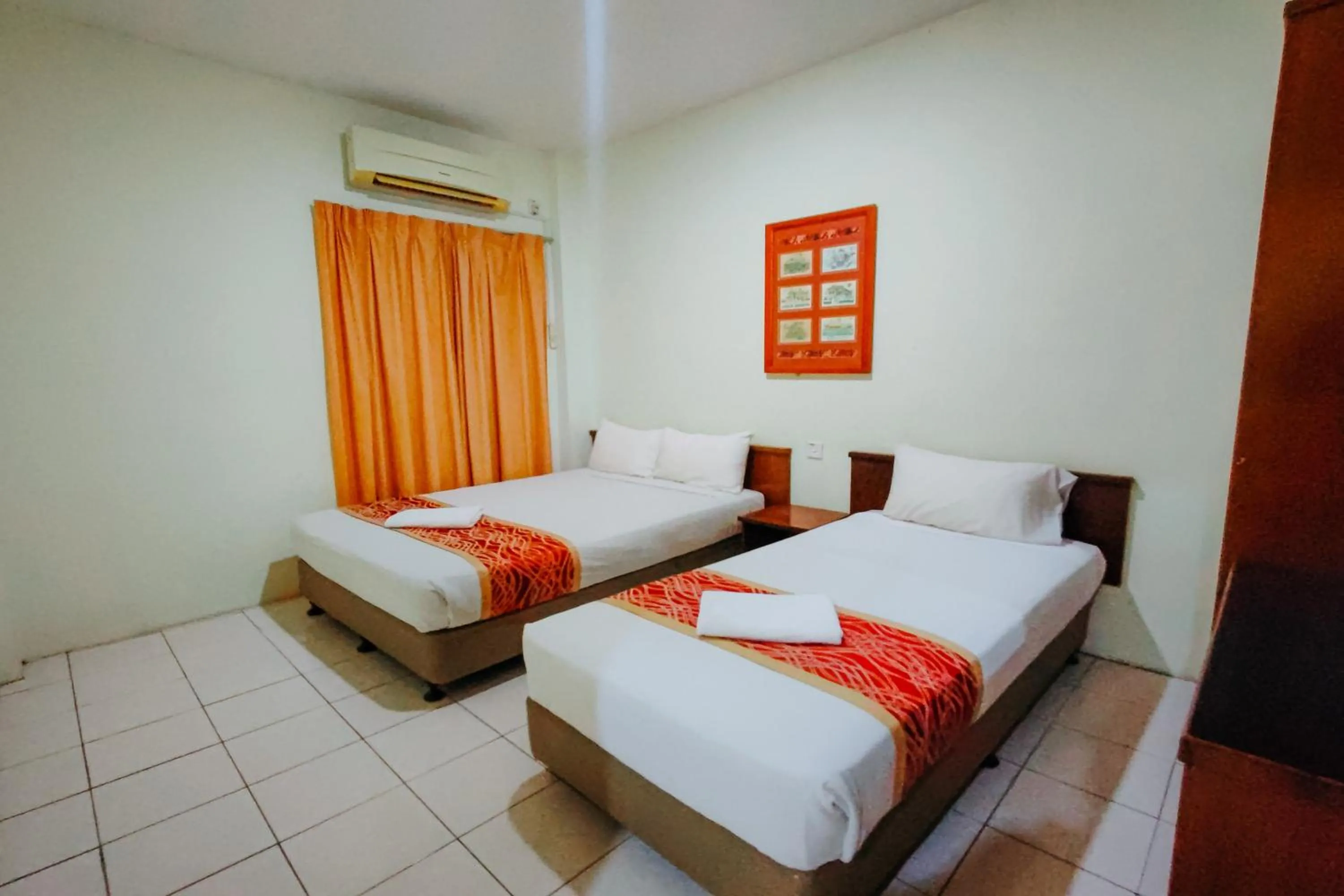 Bedroom, Bed in Virgo Batik Resort Teluk Batik Lumut