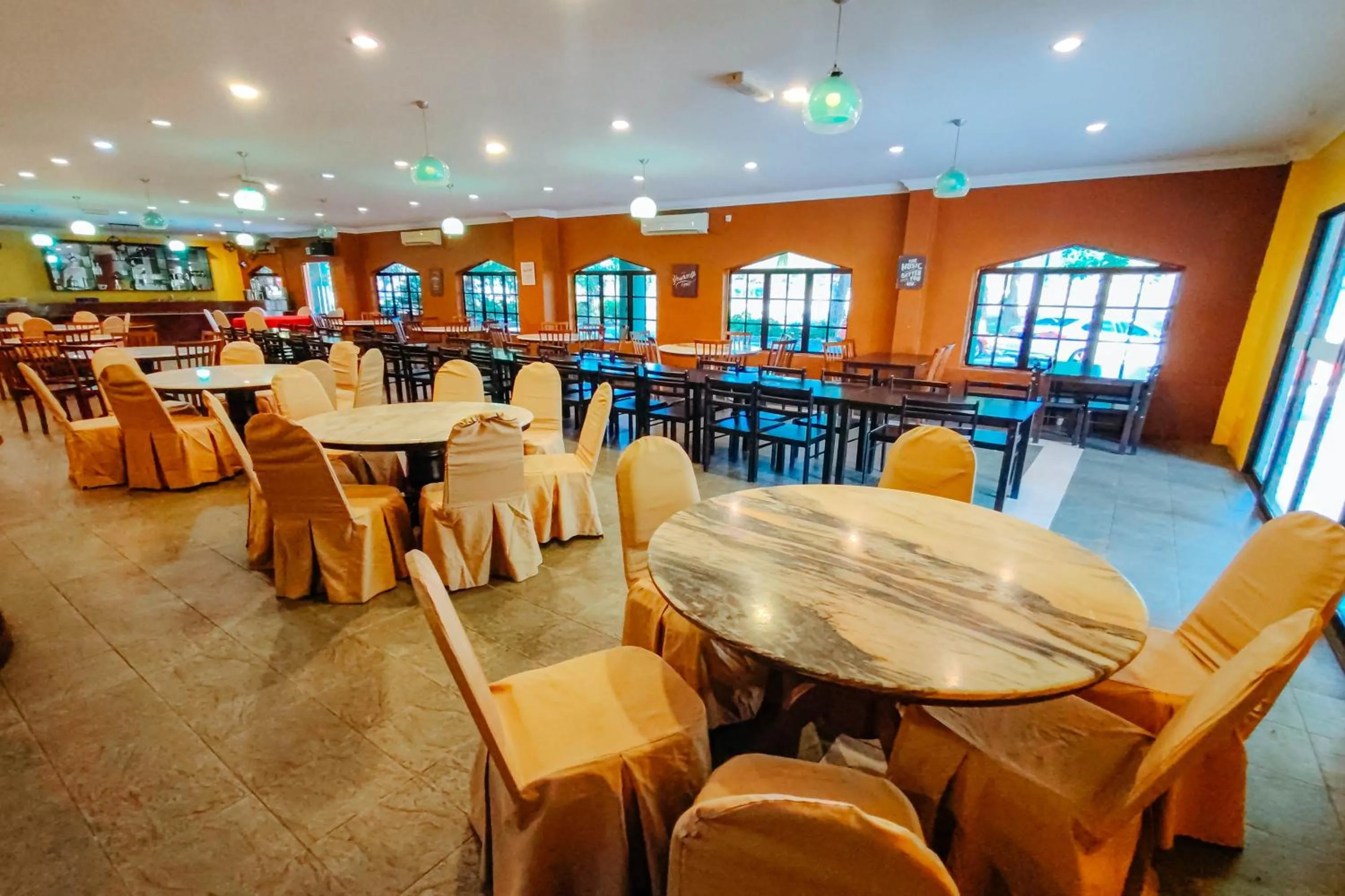 Restaurant/places to eat in Virgo Batik Resort Teluk Batik Lumut