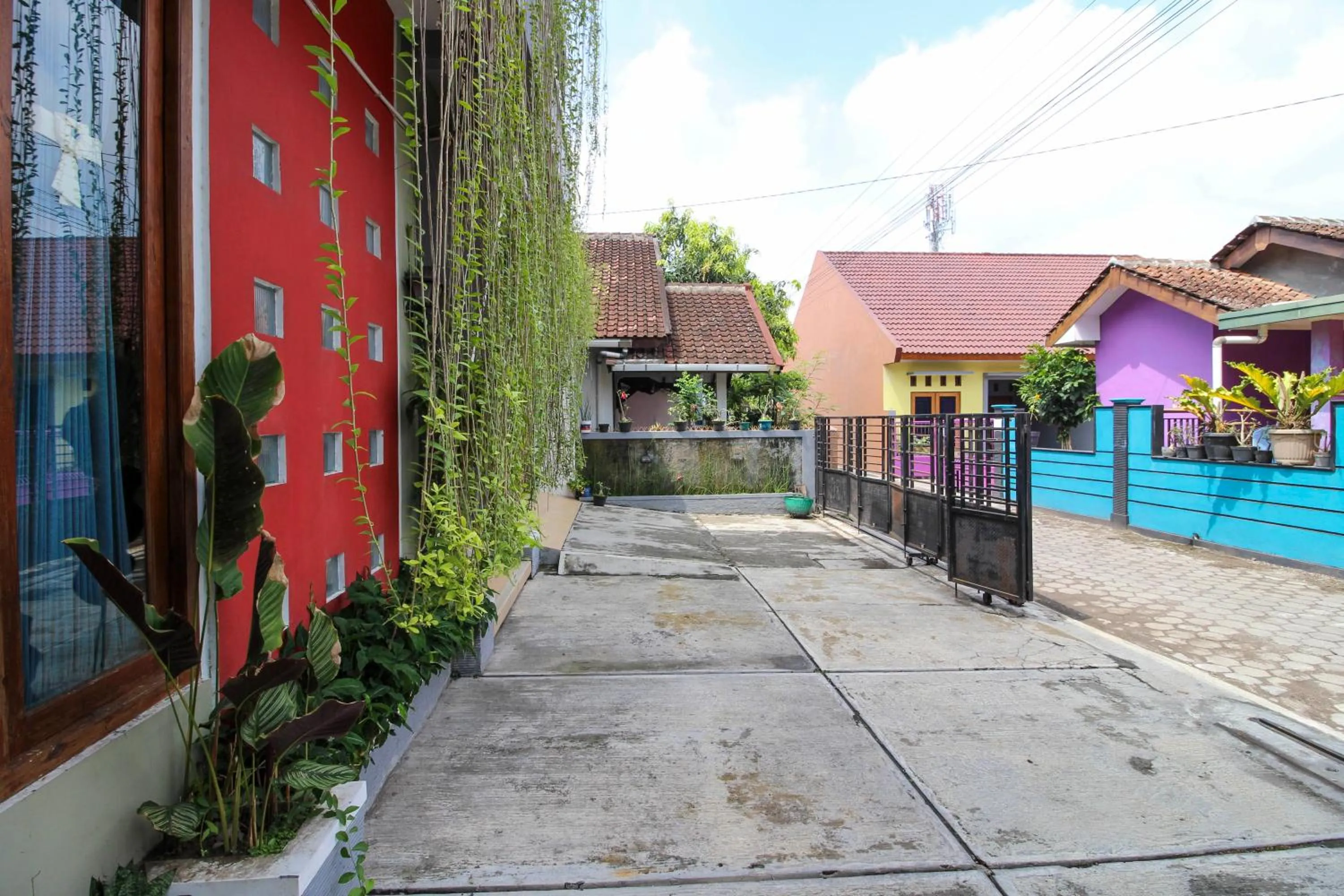 Property building in RedDoorz near Hartono Mall