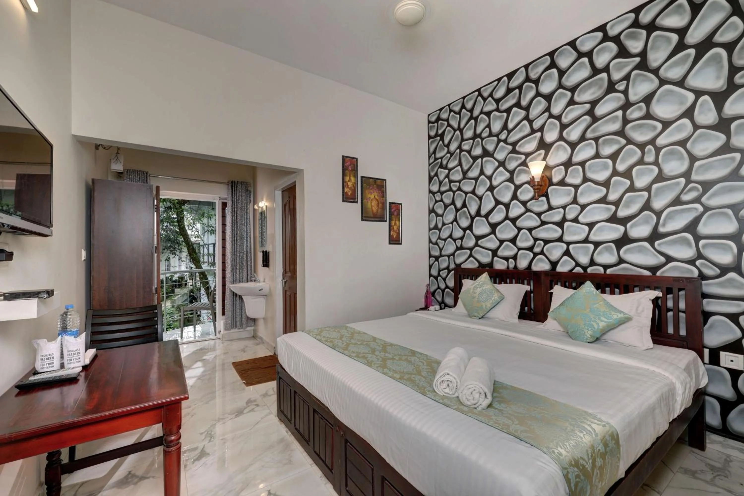 View (from property/room), Bed in Kurinji Wanderlust Resort Munnar