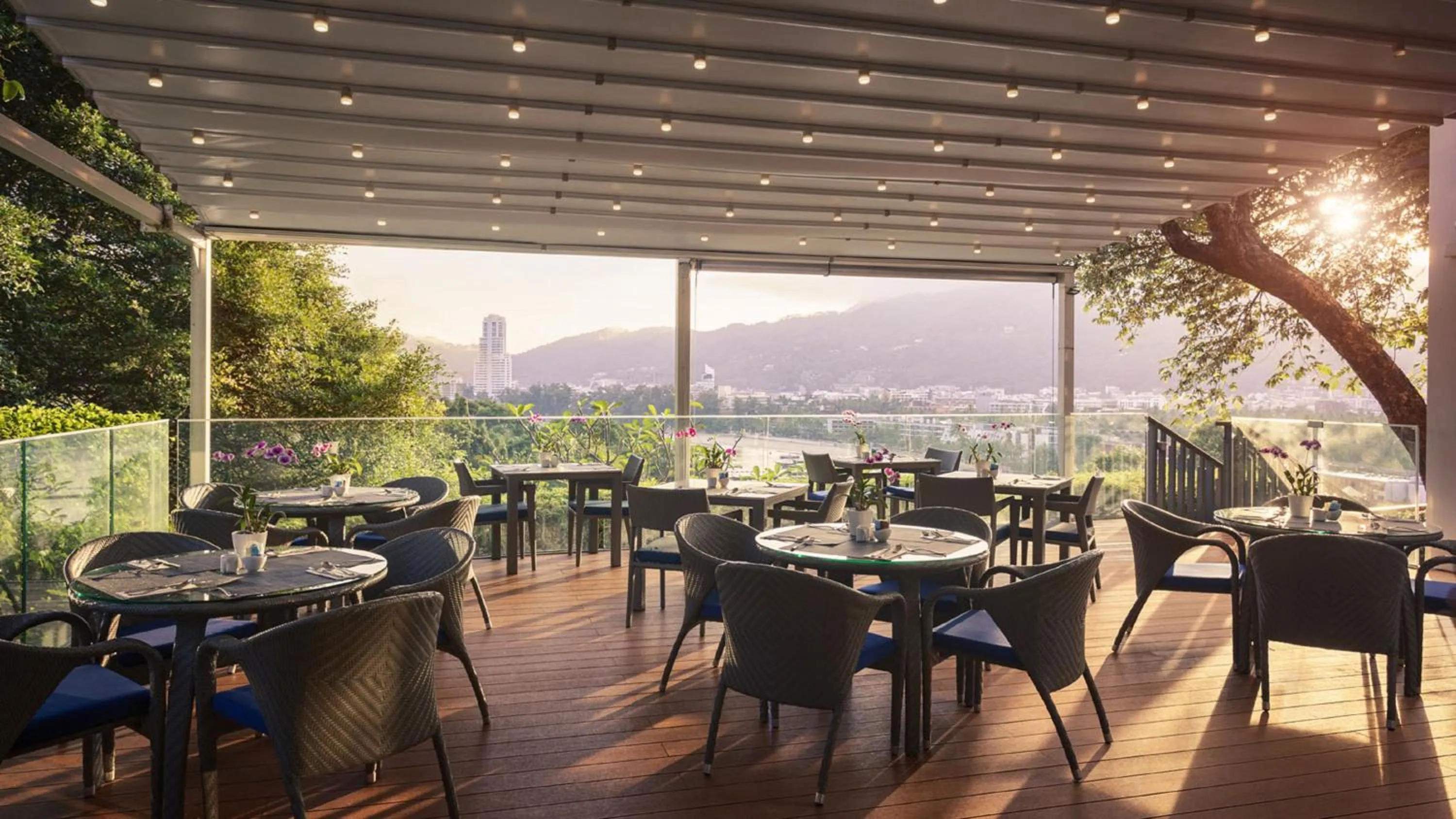 Restaurant/places to eat in Amari Phuket