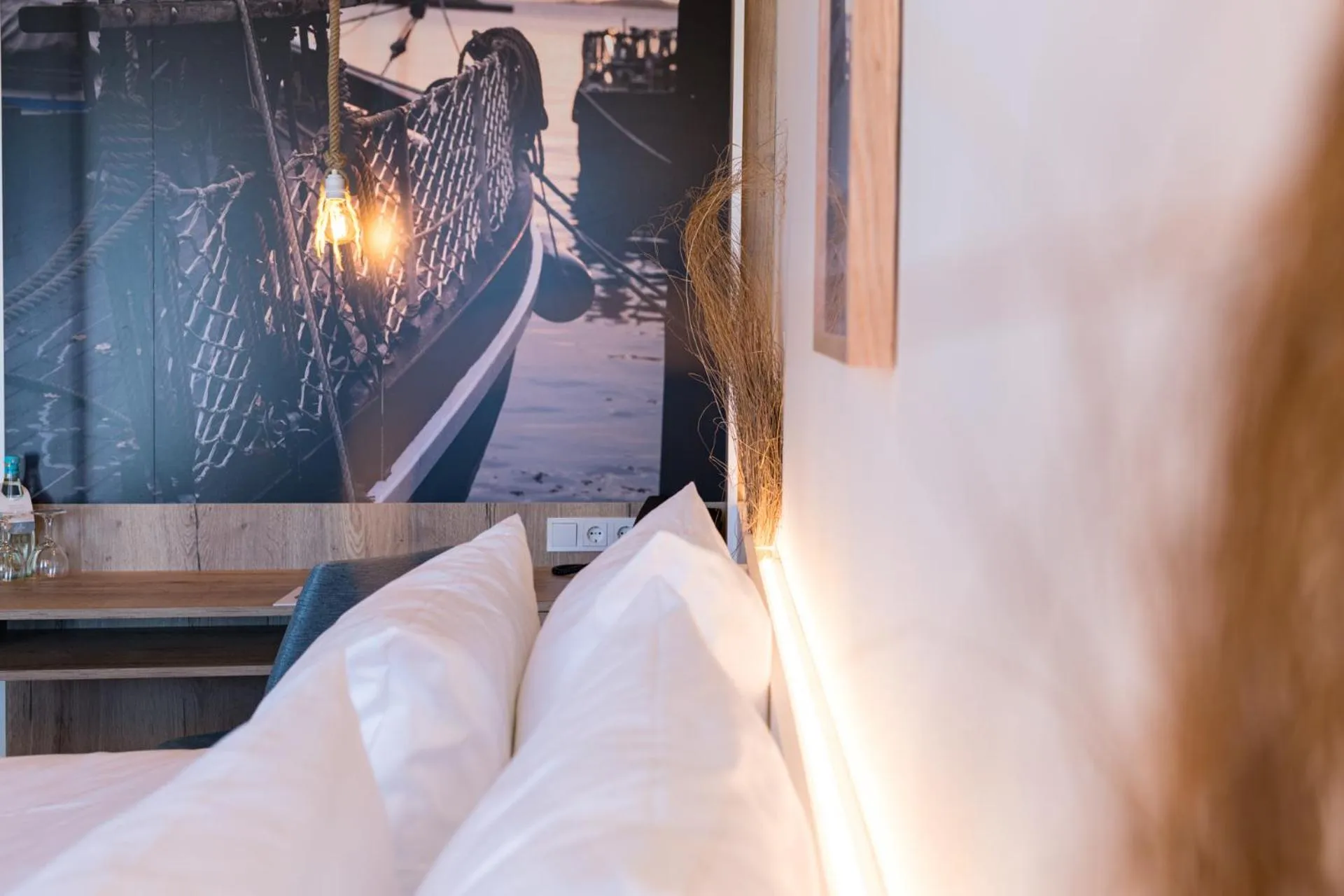 Photo of the whole room, Bed in Hafenhotel zu Putbus