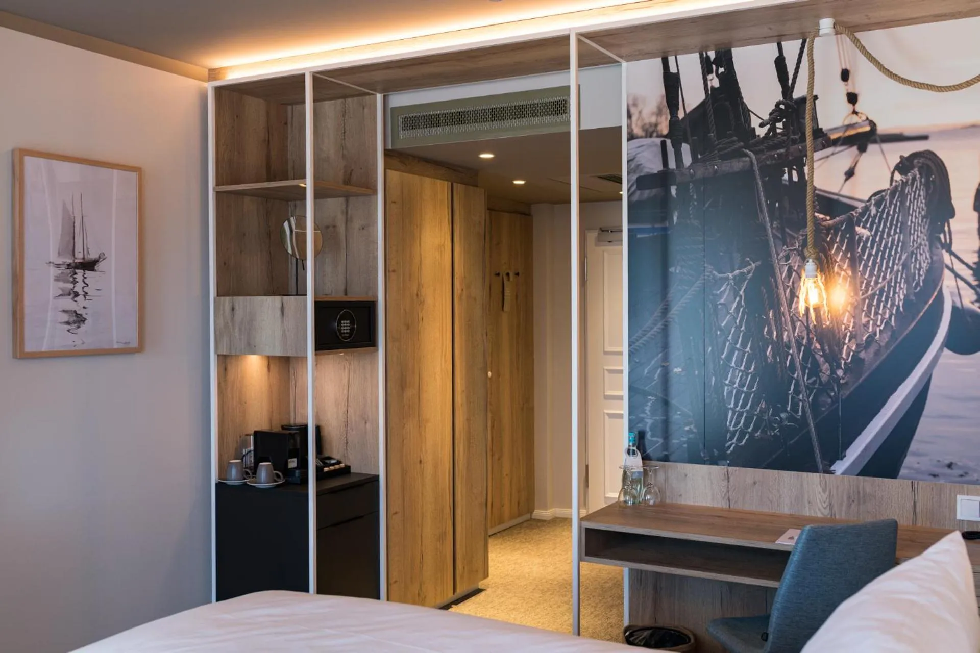 Photo of the whole room, Bed in Hafenhotel zu Putbus