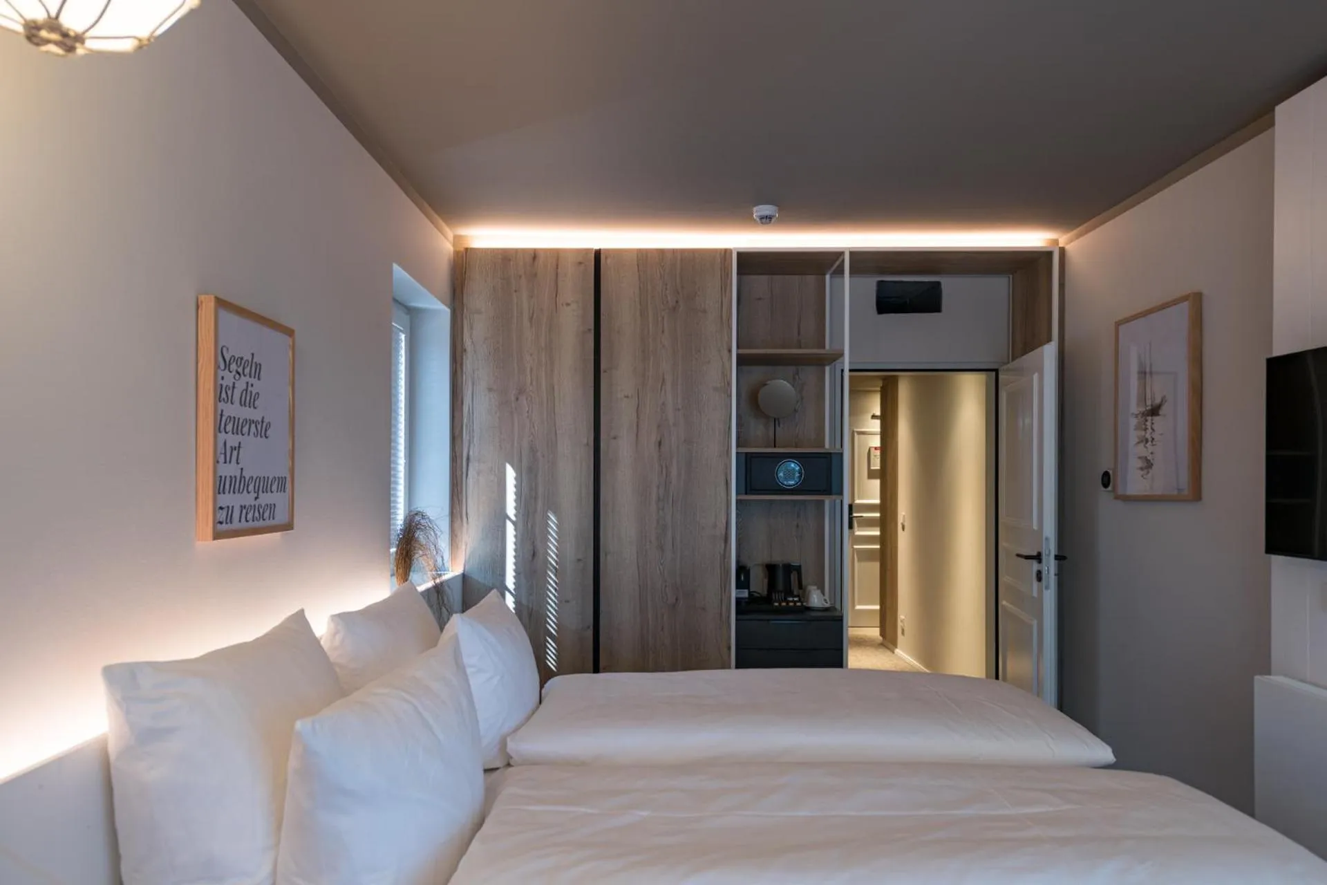 Photo of the whole room, Bed in Hafenhotel zu Putbus