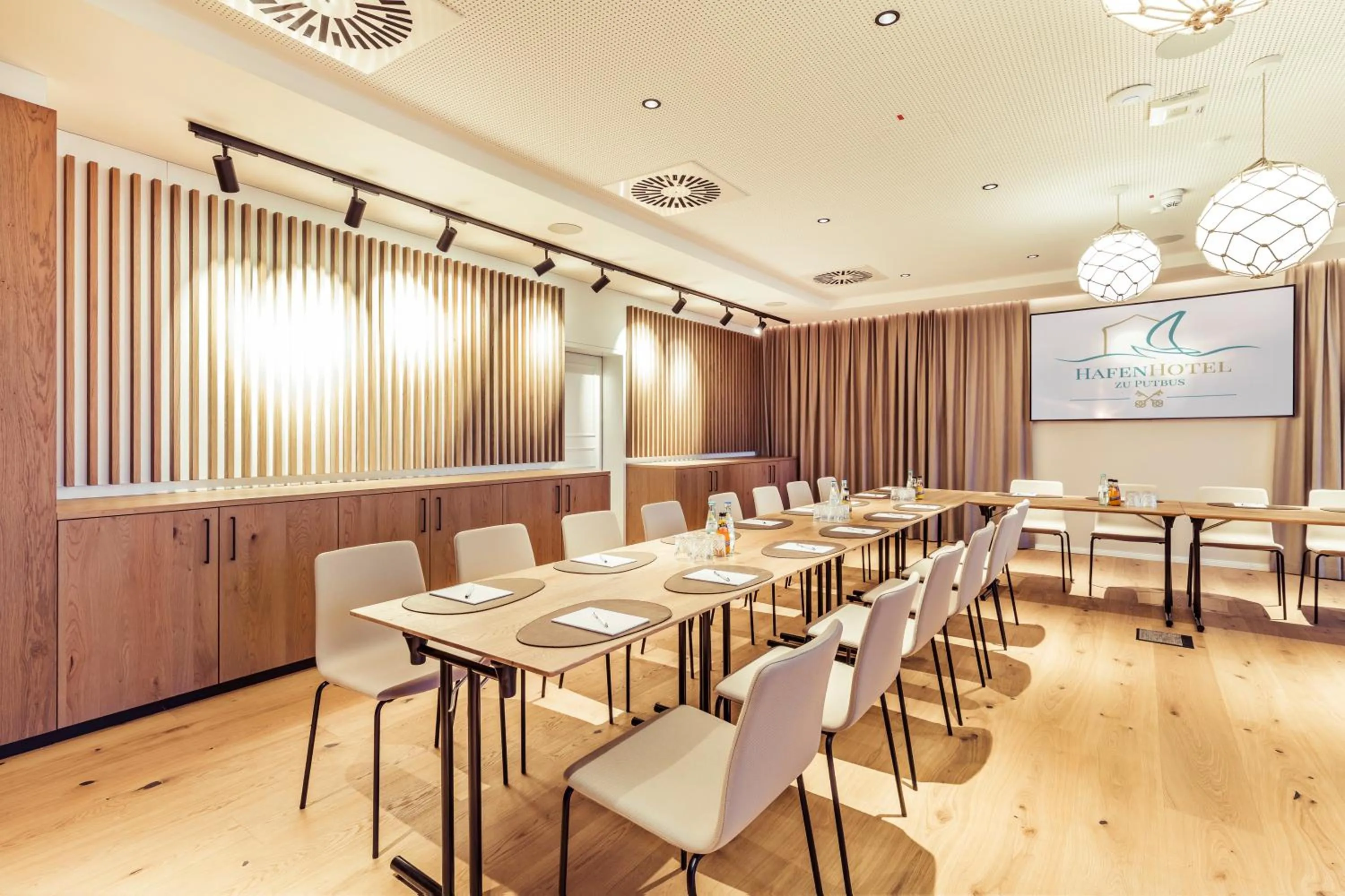 Restaurant/places to eat in Hafenhotel zu Putbus