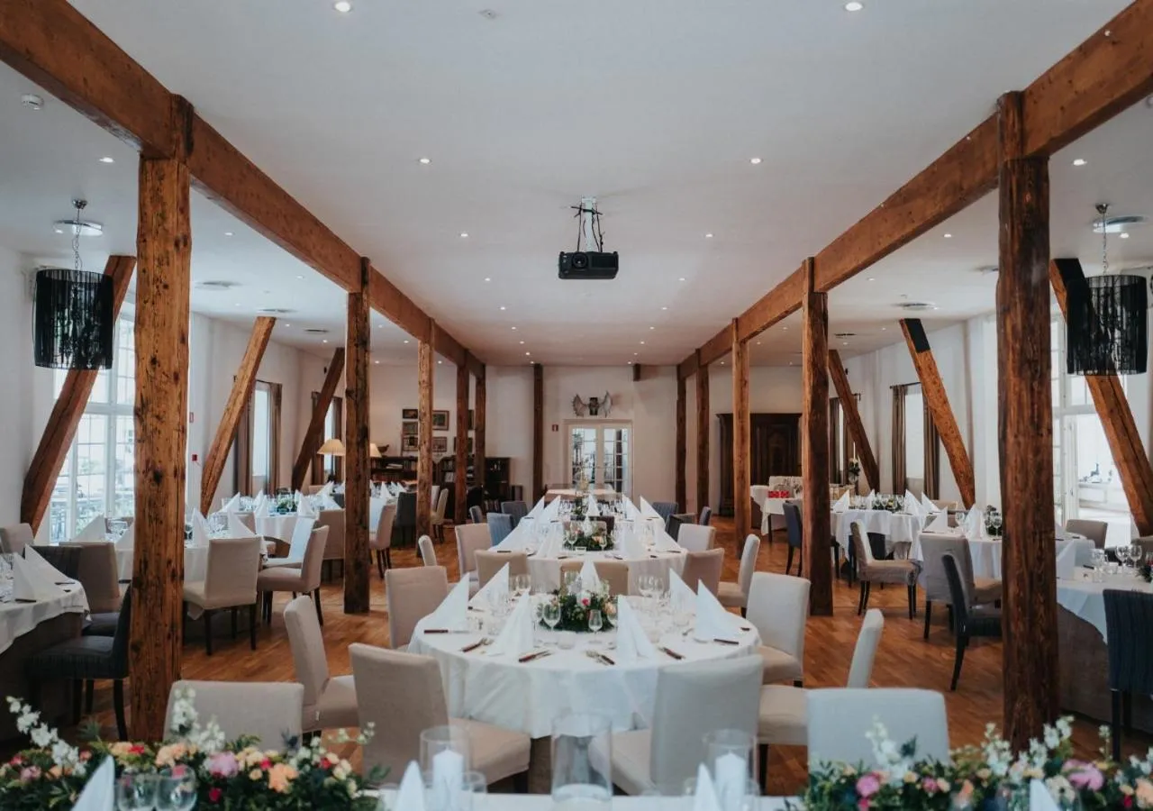 Restaurant/places to eat in Elisefarm