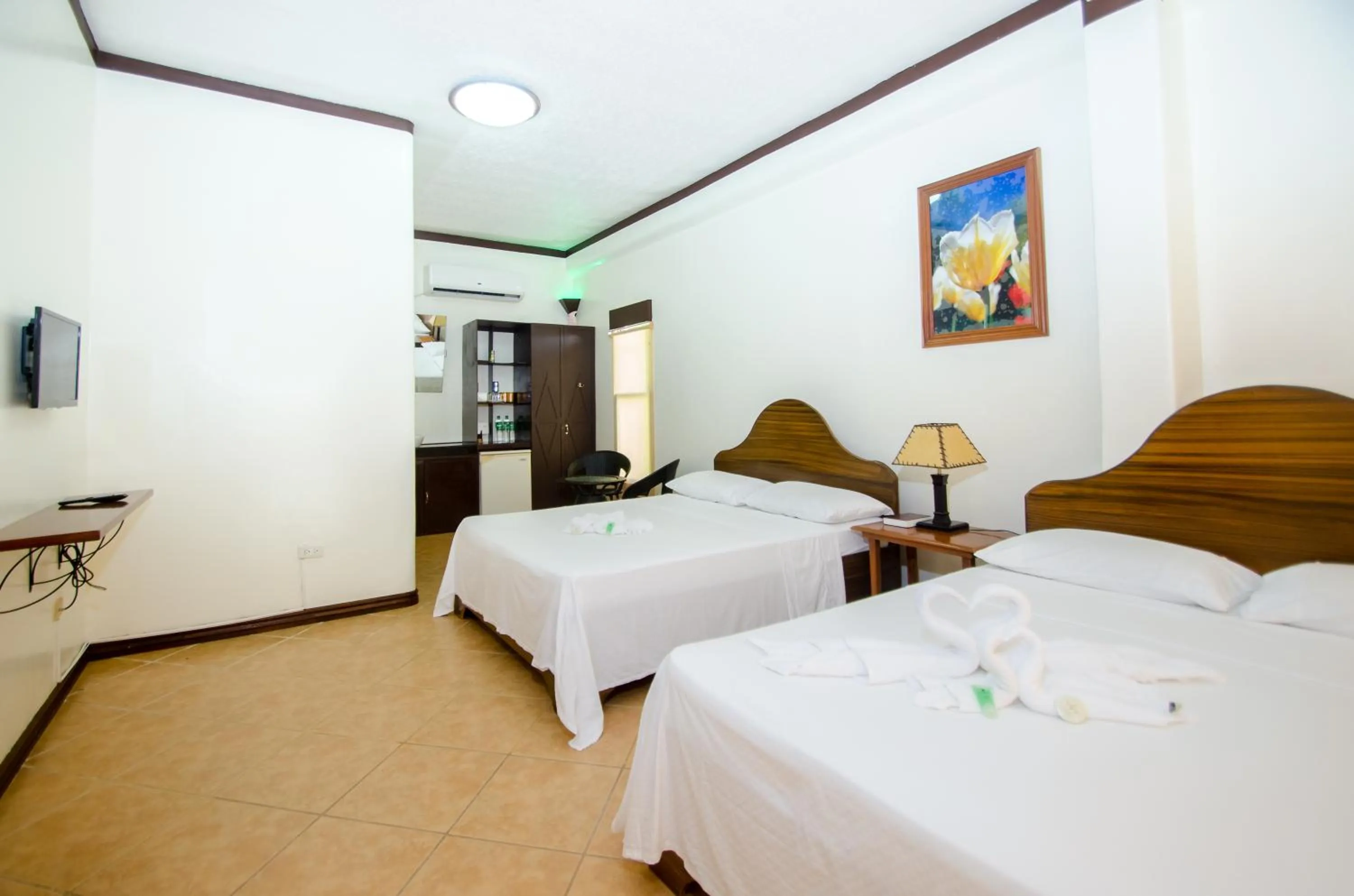 TV and multimedia, Bed in Turtle Inn Resort