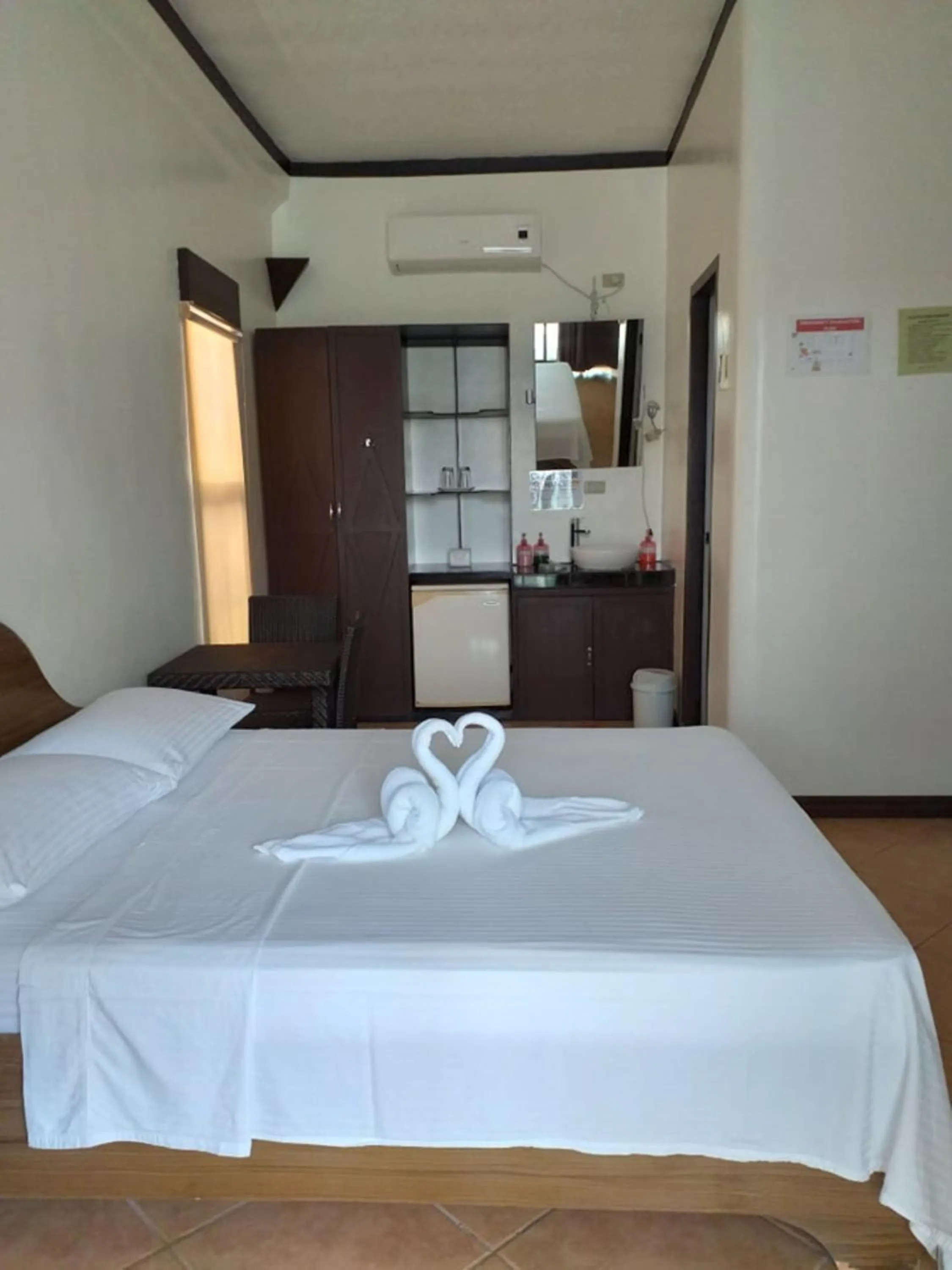 Bedroom, Bed in Turtle Inn Resort