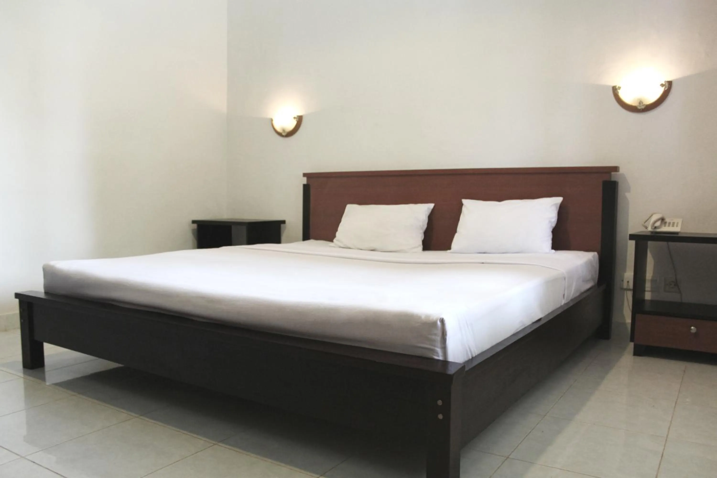 Bed in Aman Gati Hotel Lakey