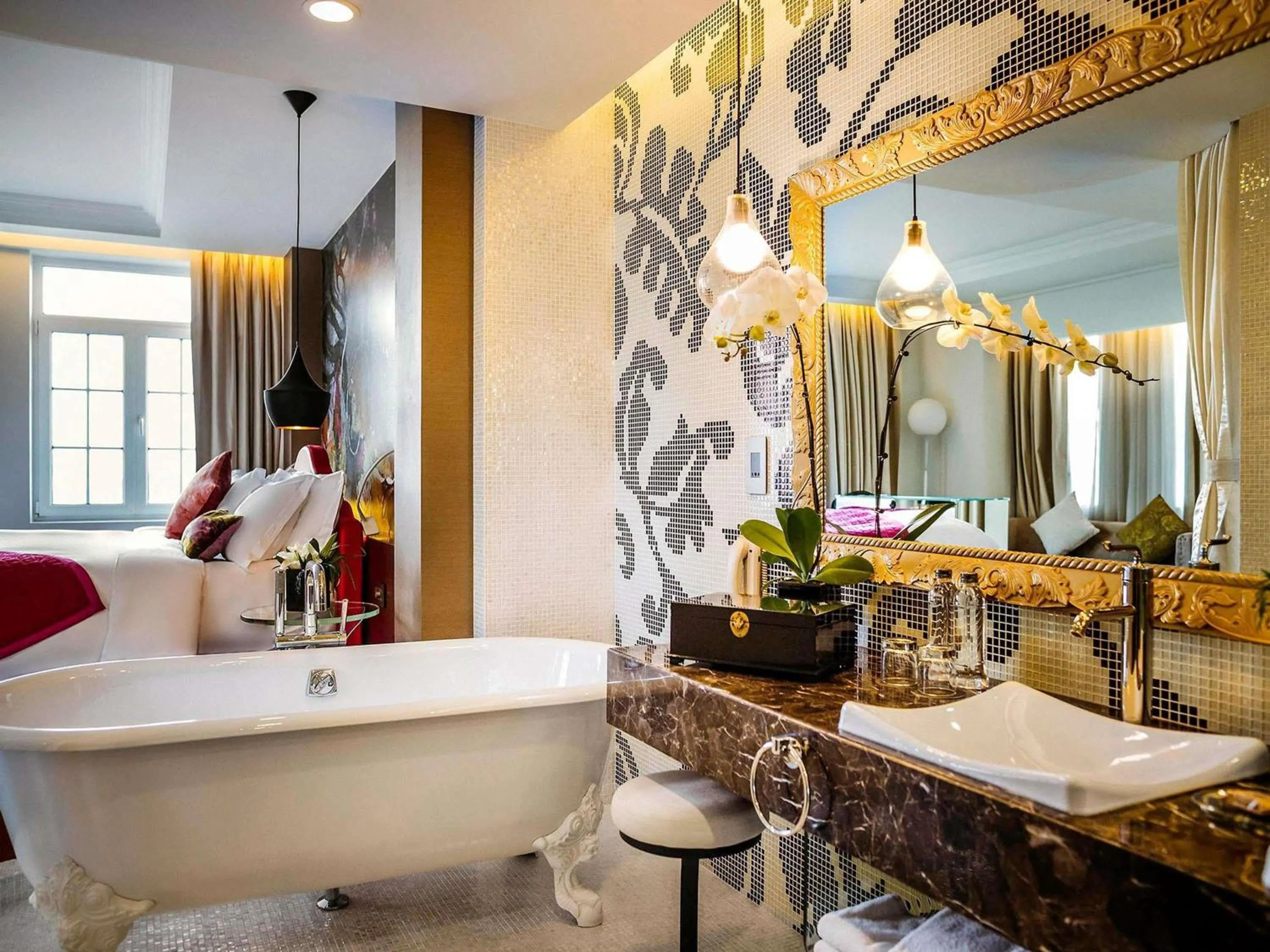 Bedroom in Hotel de l'Opera Hanoi - MGallery