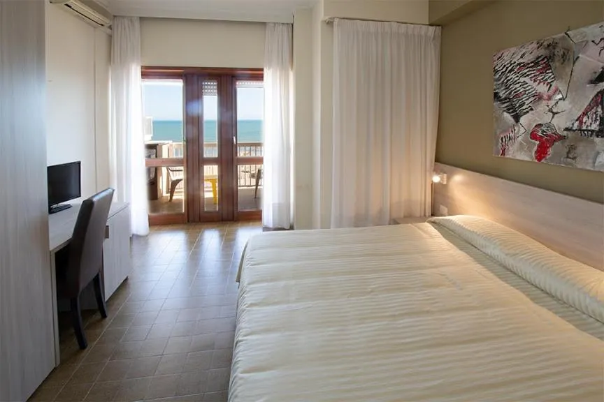 Bed in Hotel Scacciapensieri