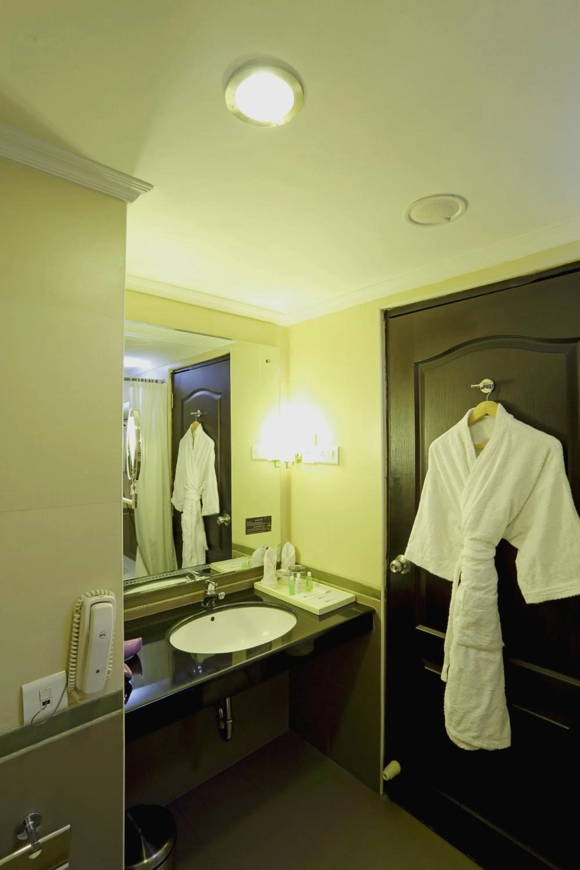 Bathroom in The Quilon Beach Hotel and Convention Center